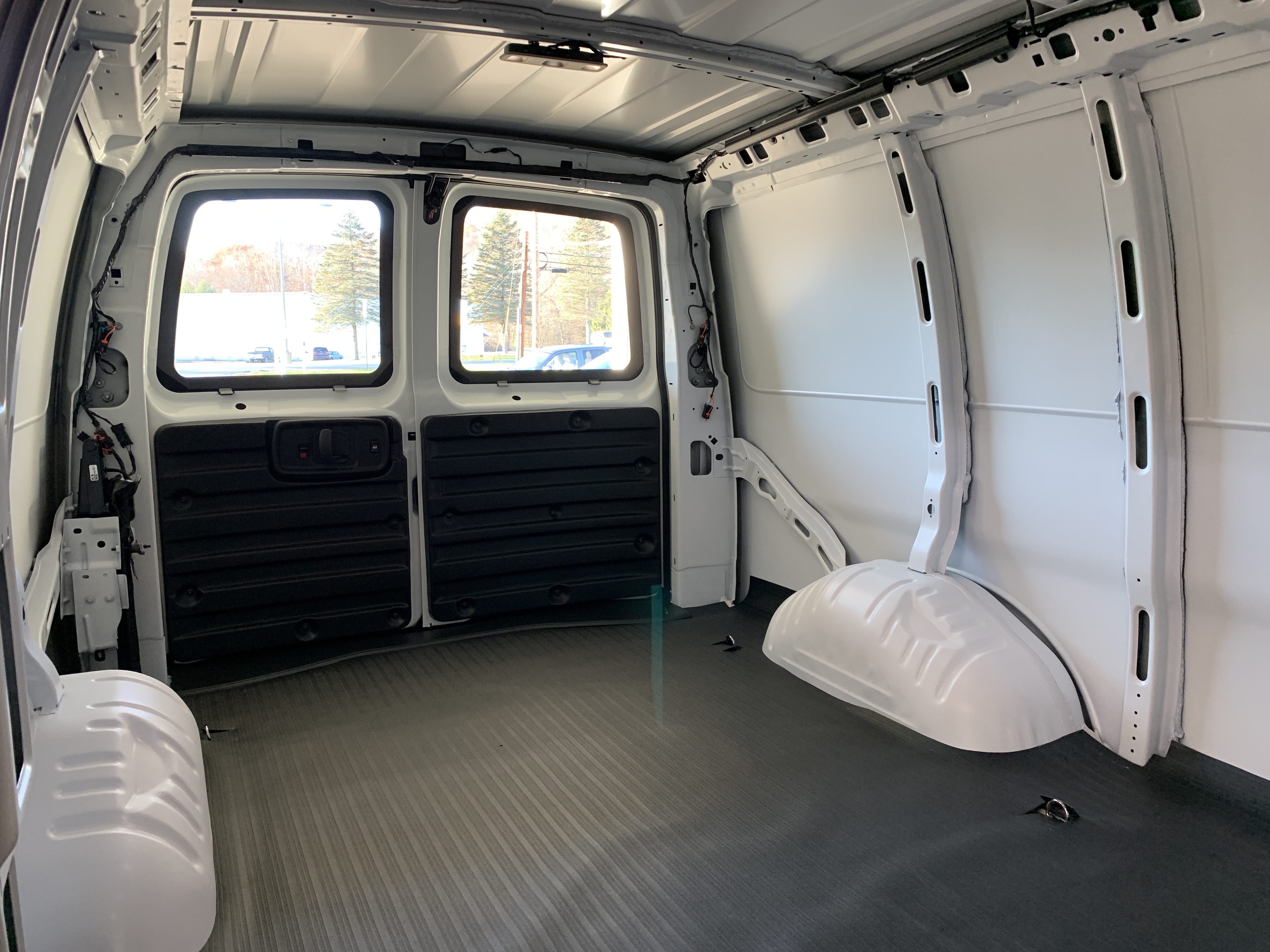 2025 Chevrolet Express Cargo Work Van - Photo 36