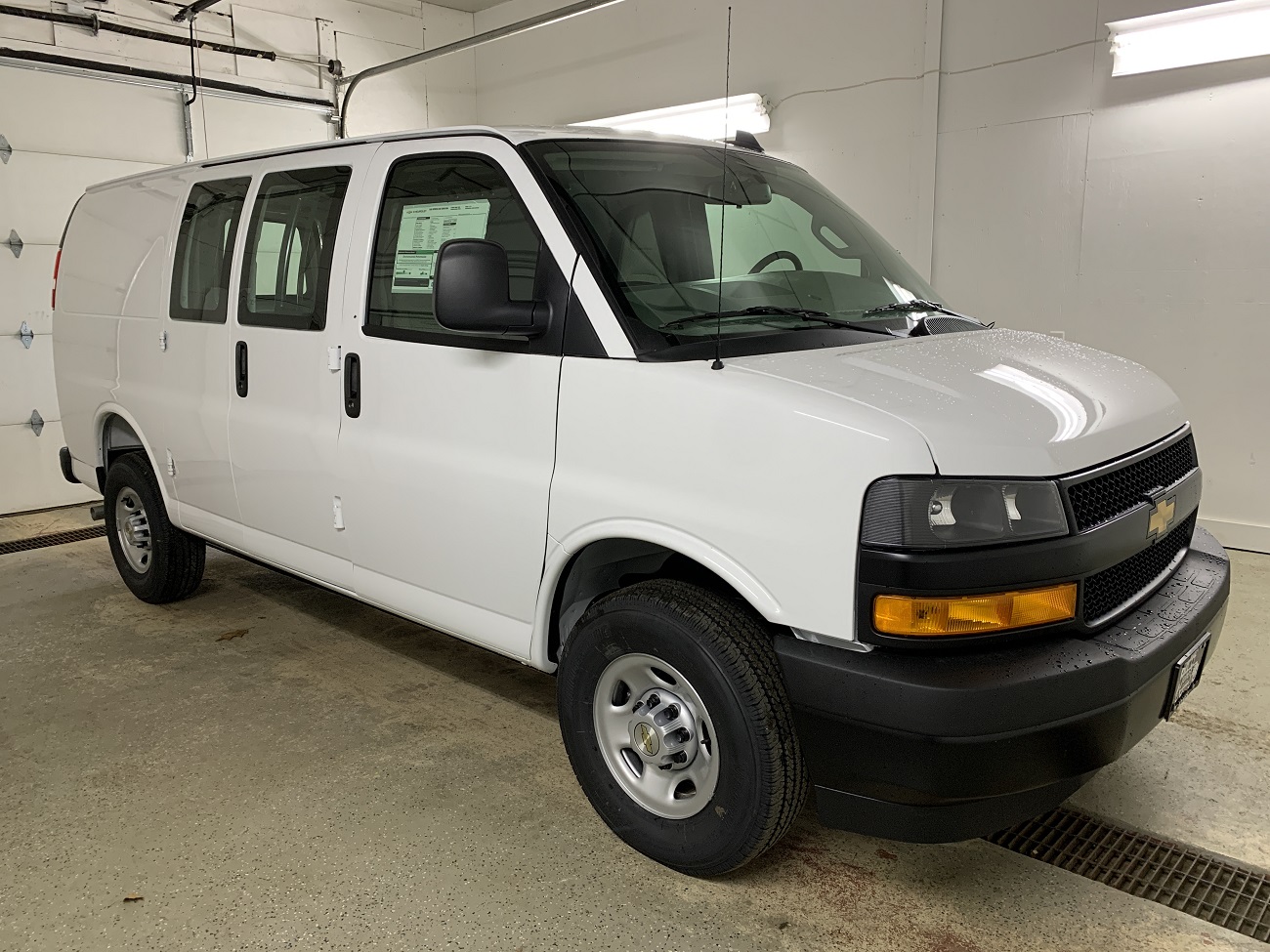 2025 Chevrolet Express Cargo Work Van's photo
