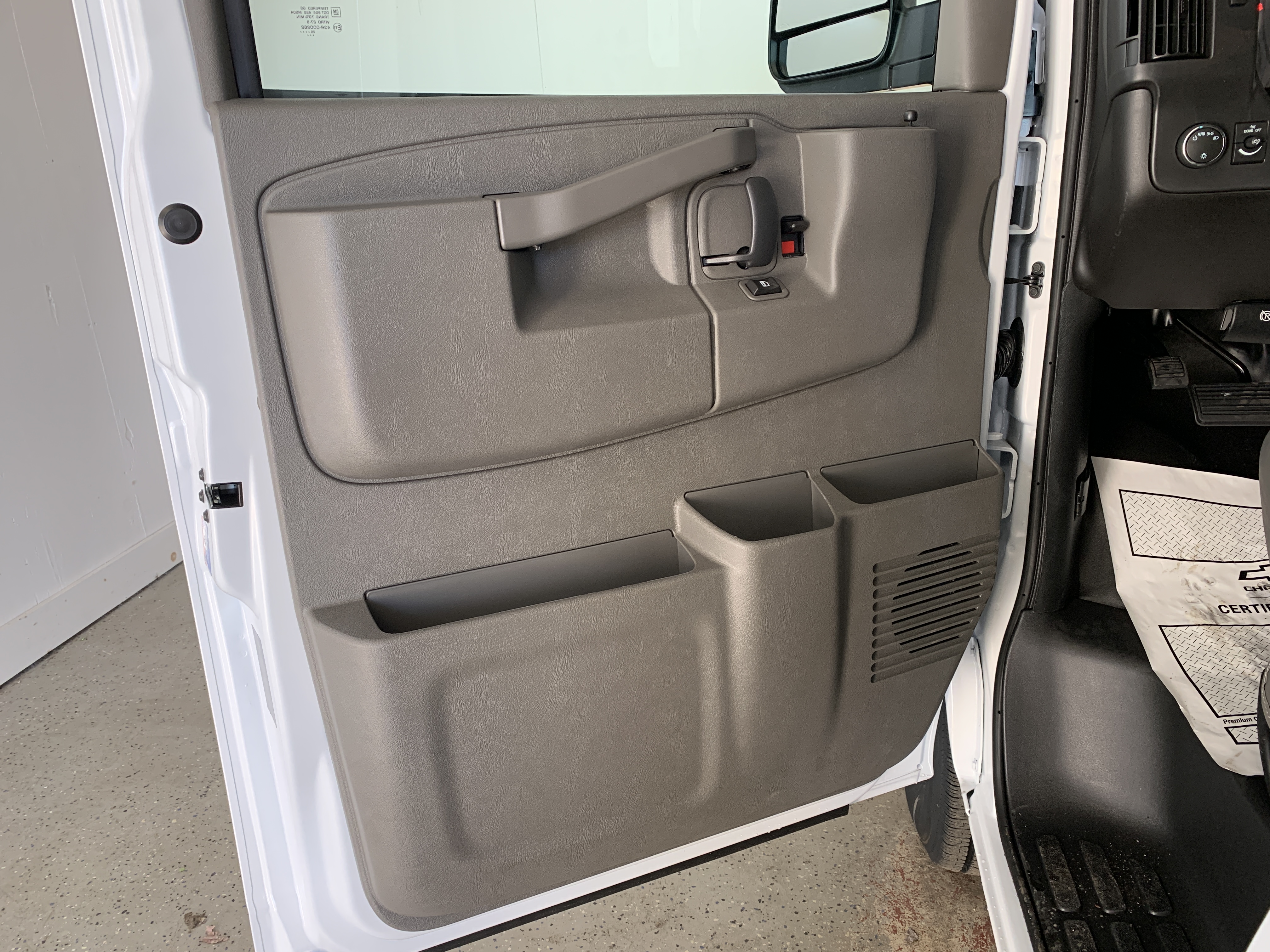 2025 Chevrolet Express Cargo Work Van - Photo 14