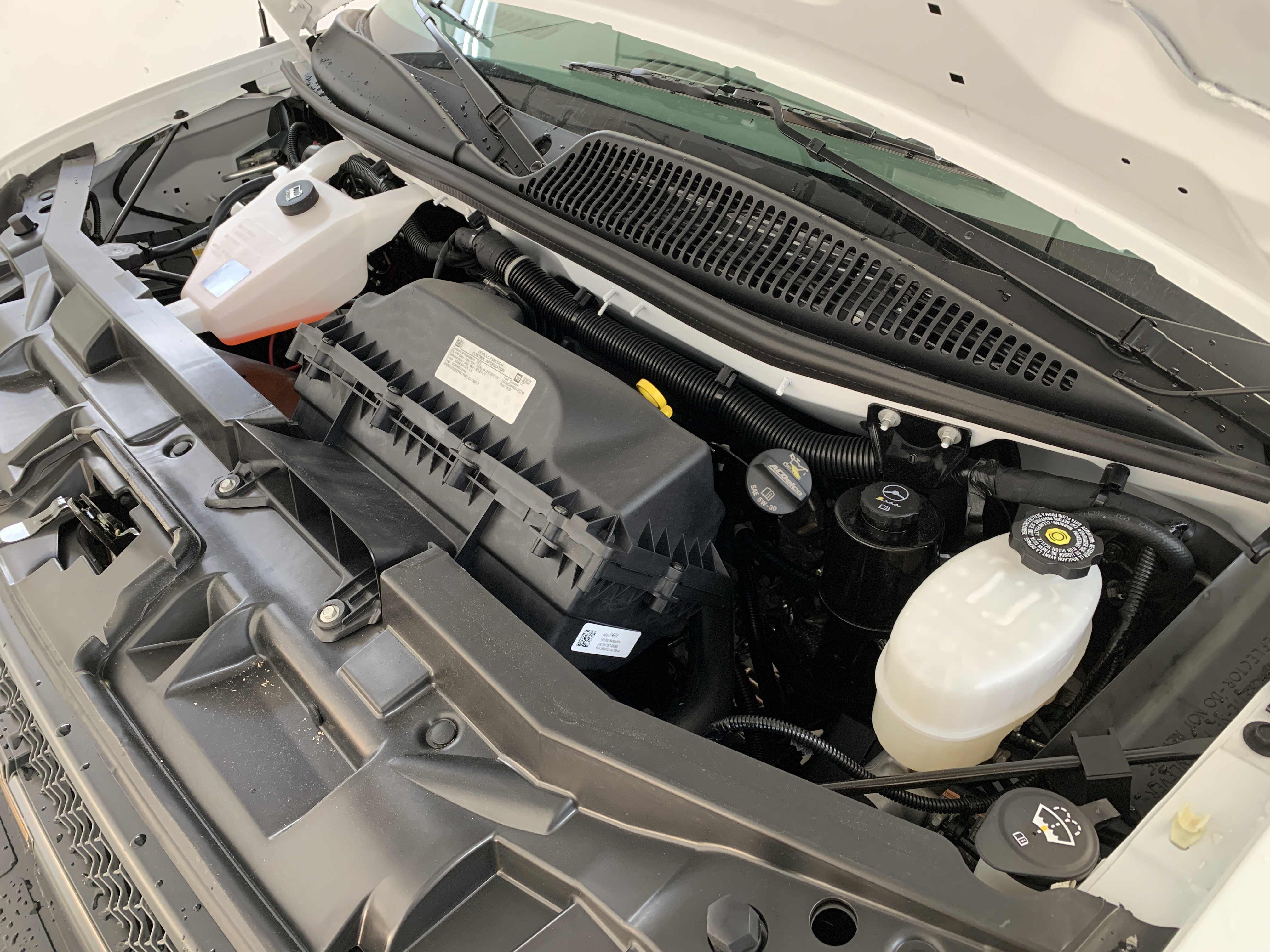 2025 Chevrolet Express Cargo Work Van - Photo 9