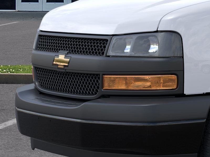 New 2026 Summit White Chevrolet WT image 39