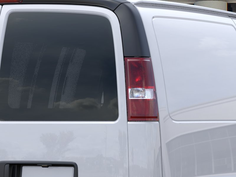 New 2026 Summit White Chevrolet WT image 40