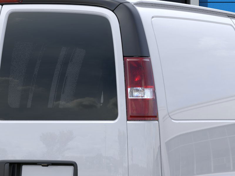 New 2025 Summit White Chevrolet WT image 46