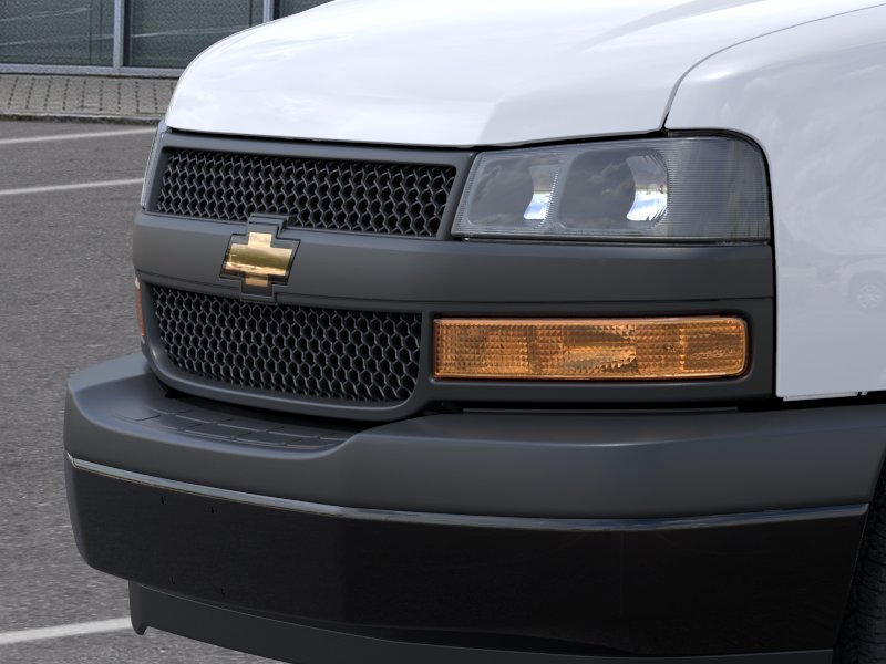 New 2026 Summit White Chevrolet WT image 28