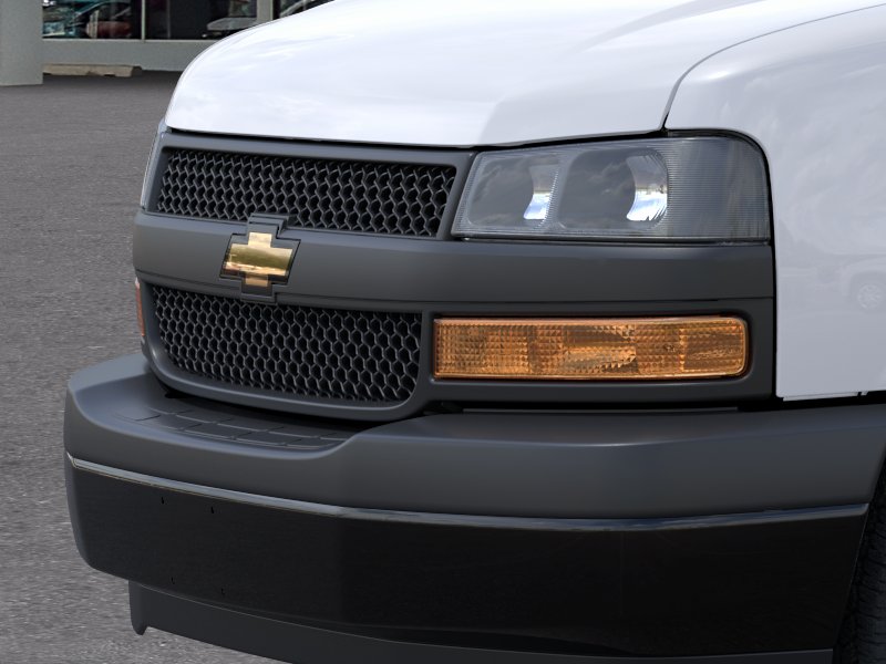 New 2026 Summit White Chevrolet WT image 35