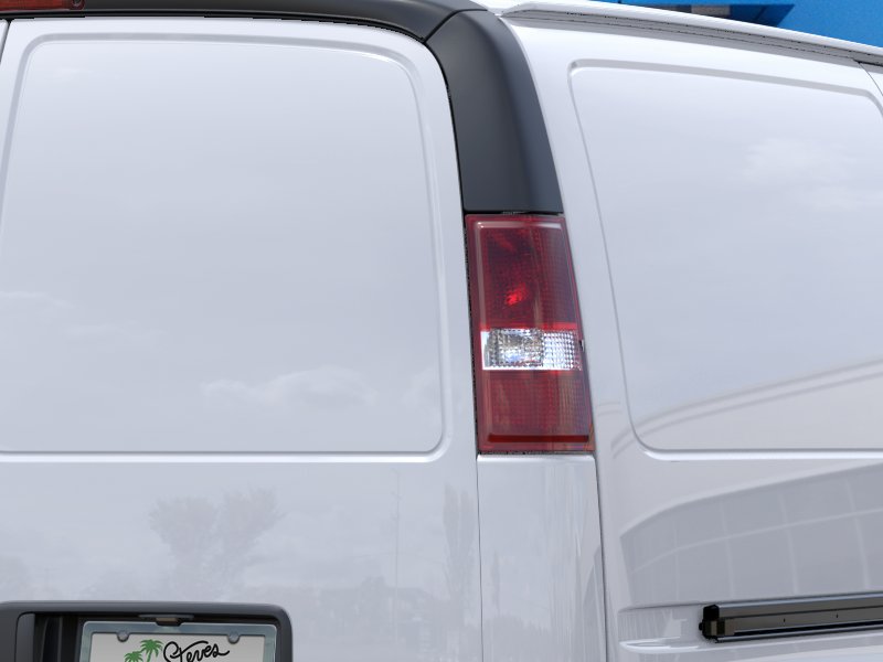 New 2026 Summit White Chevrolet 1WT image 37