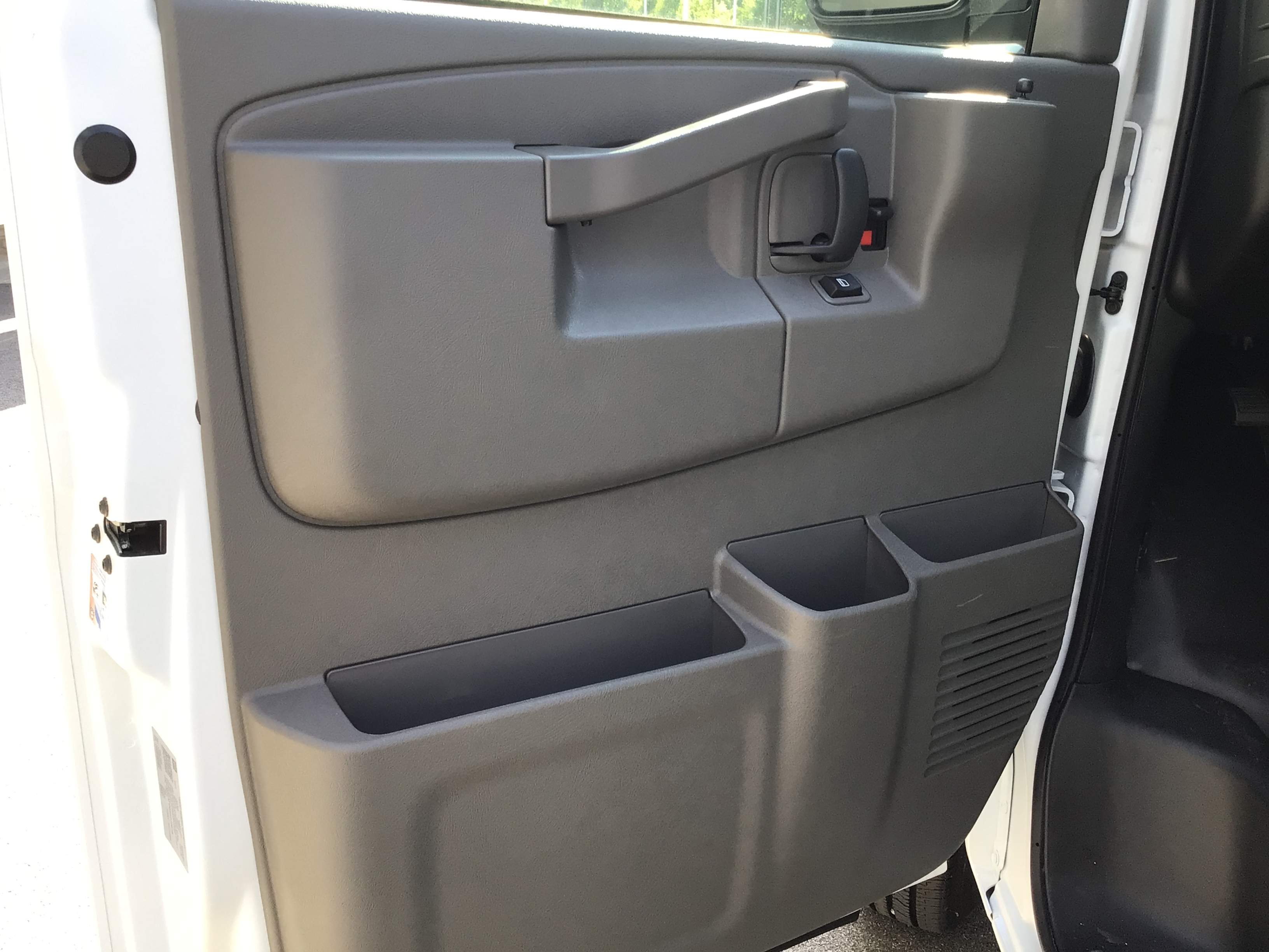 2025 Chevrolet Express Cargo Work Van - Photo 18