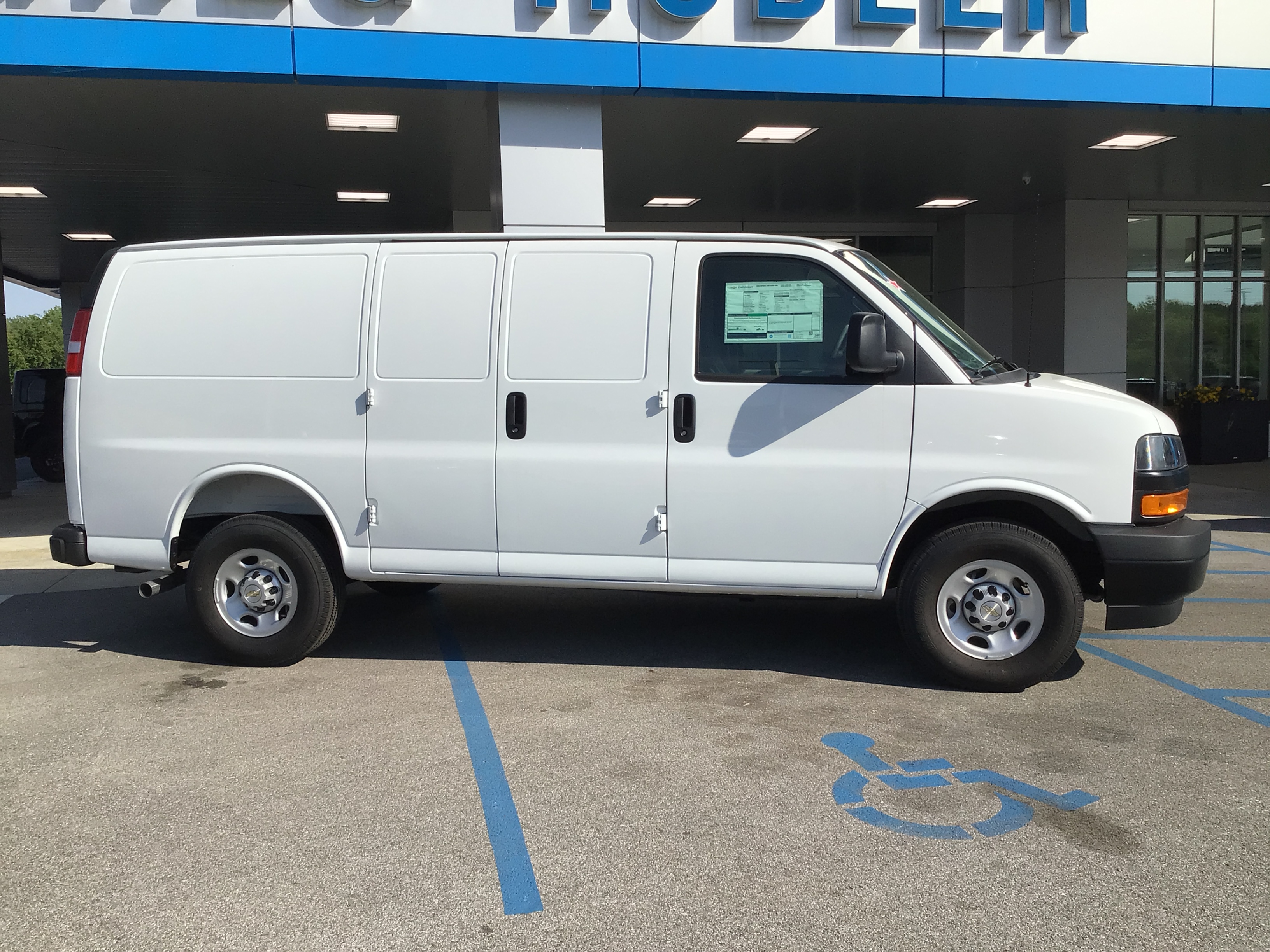 2025 Chevrolet Express Cargo Work Van - Photo 4