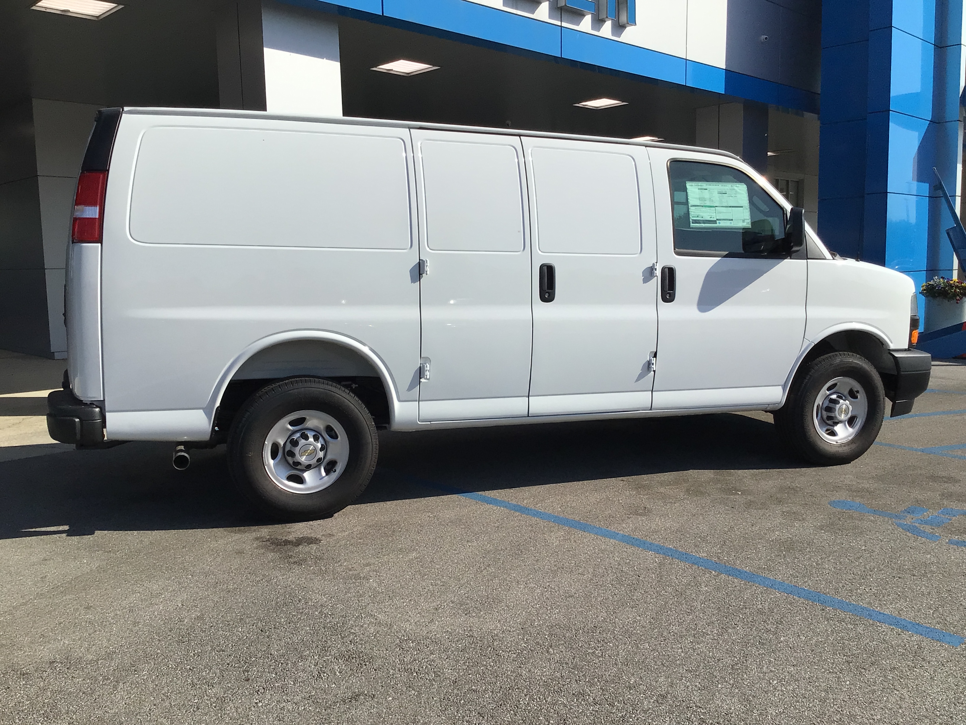 2025 Chevrolet Express Cargo Work Van - Photo 5