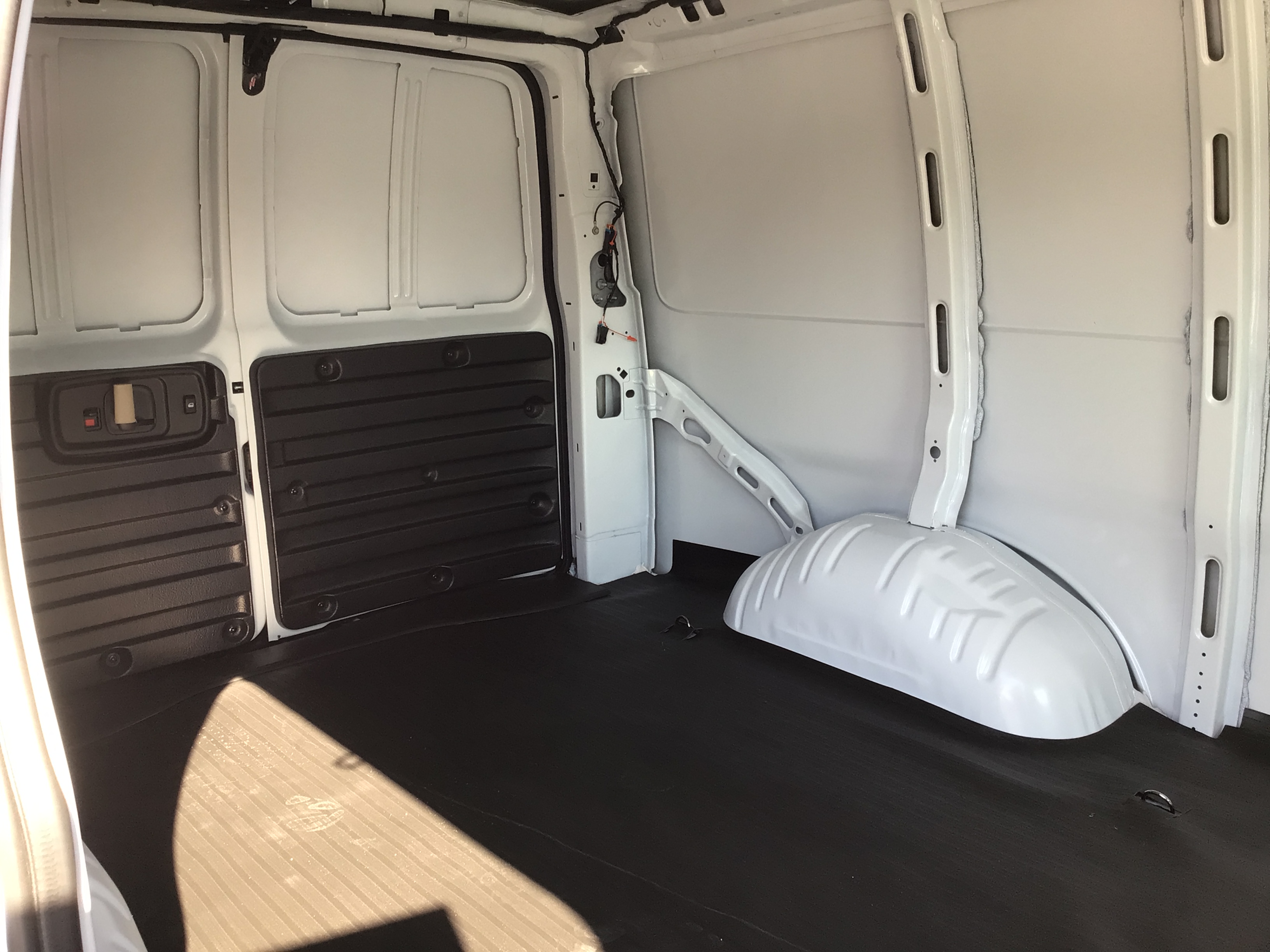 2025 Chevrolet Express Cargo Work Van - Photo 27