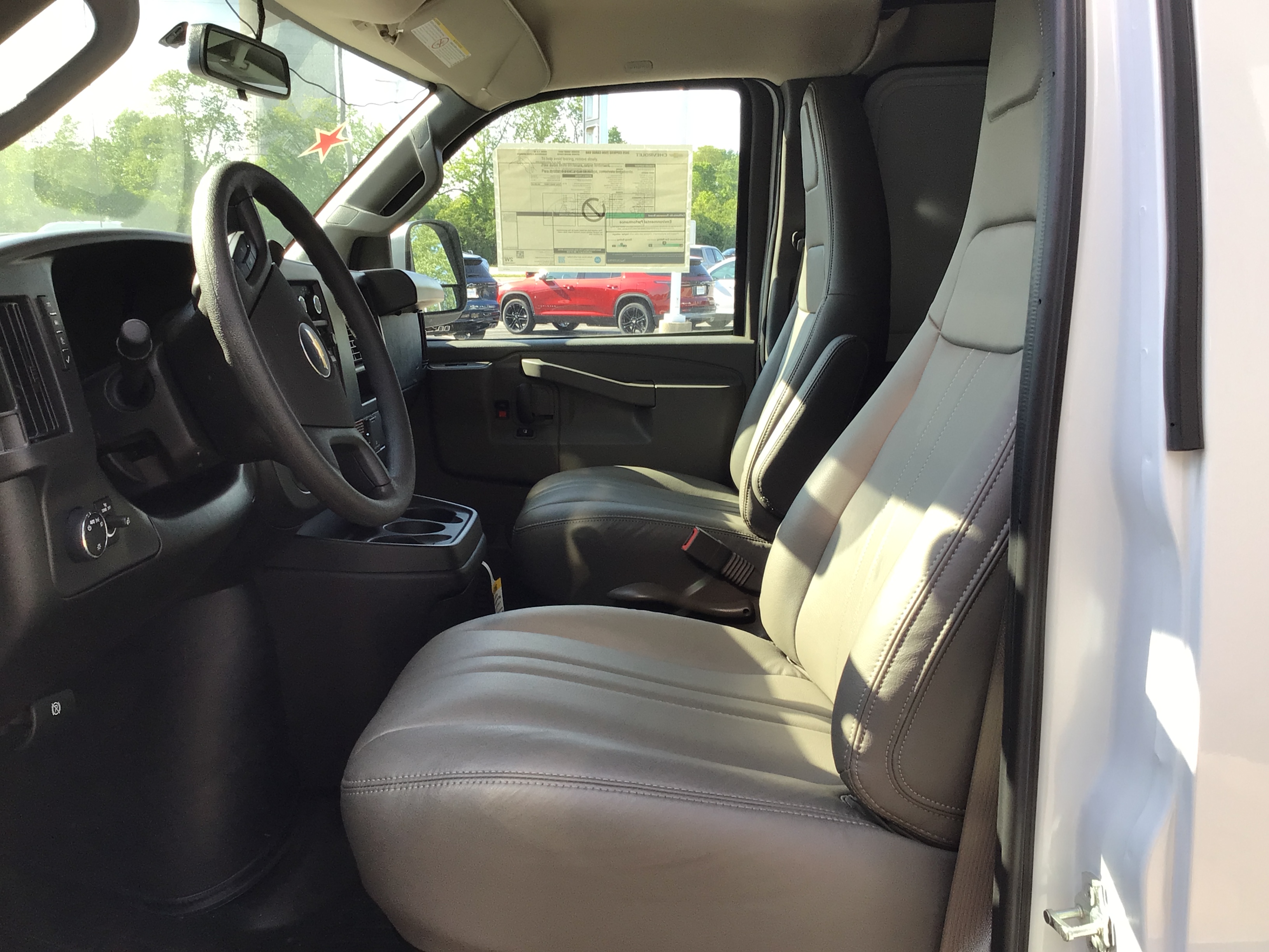 2025 Chevrolet Express Cargo Work Van - Photo 20