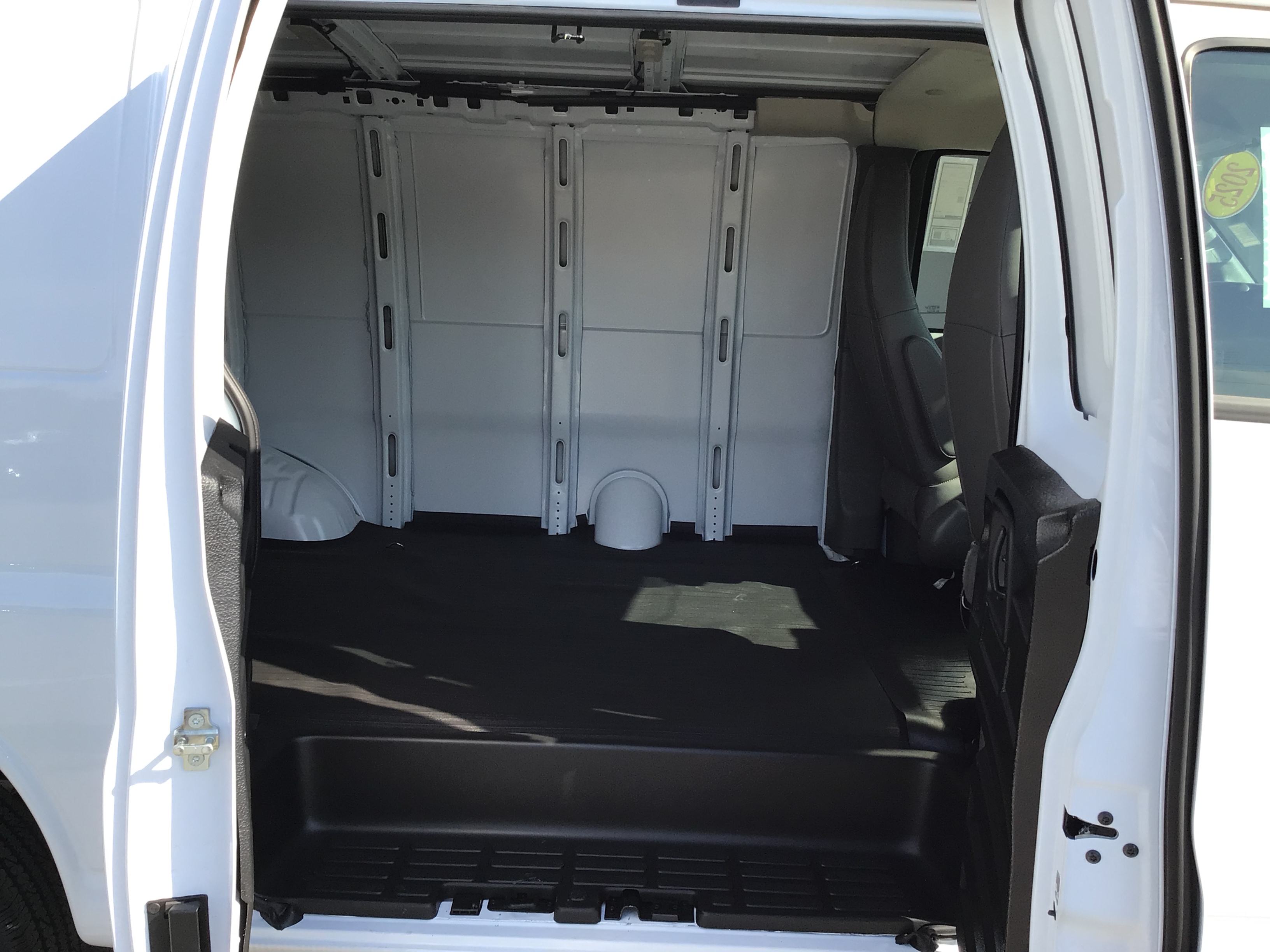 2025 Chevrolet Express Cargo Work Van - Photo 26