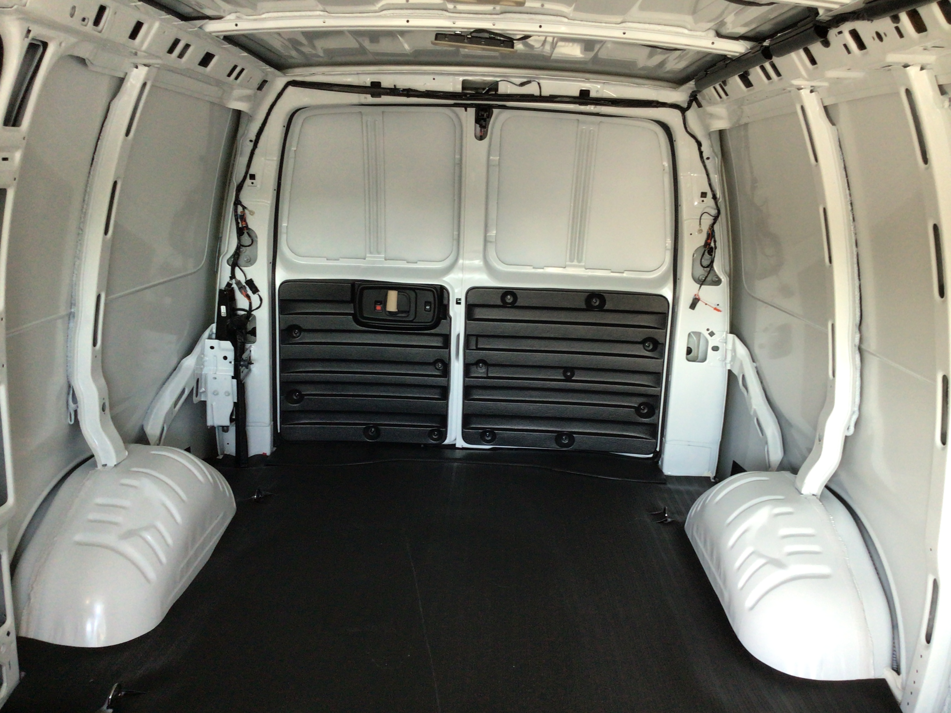 2025 Chevrolet Express Cargo Work Van - Photo 24