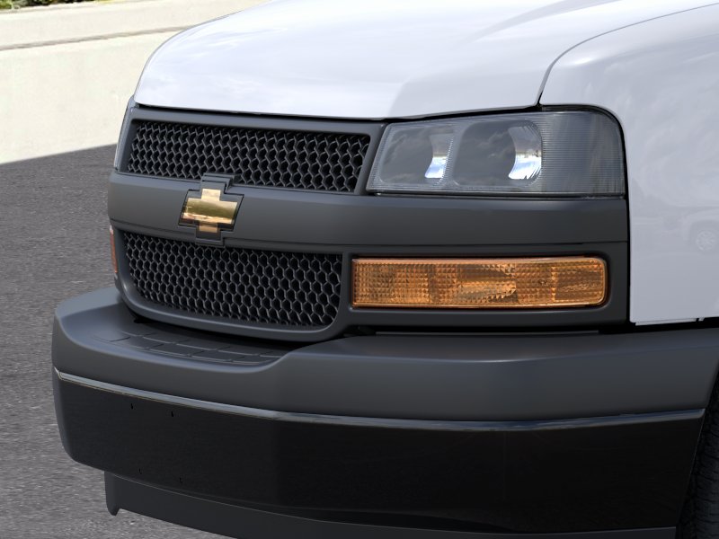 New 2026 Summit White Chevrolet WT image 13