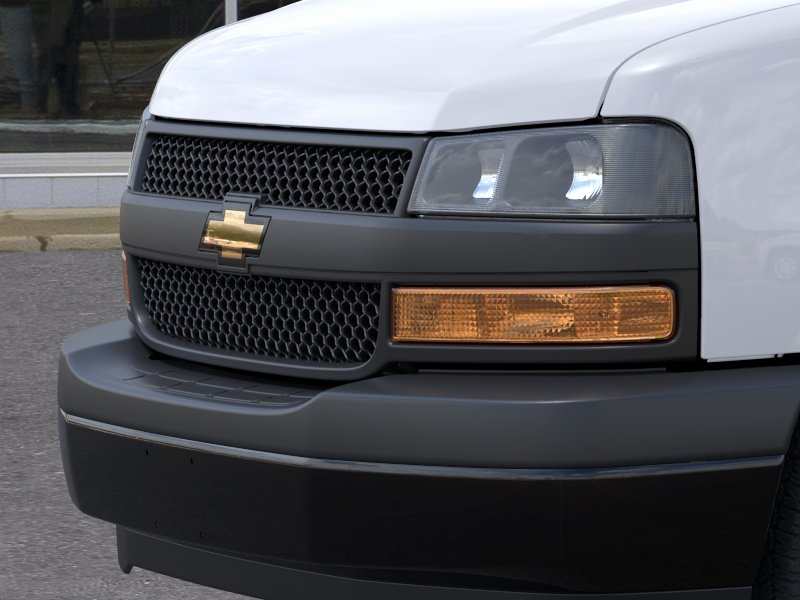 New 2026 Summit White Chevrolet WT image 44