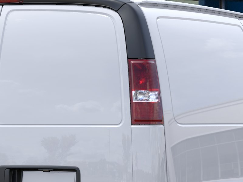 New 2026 Summit White Chevrolet WT image 42