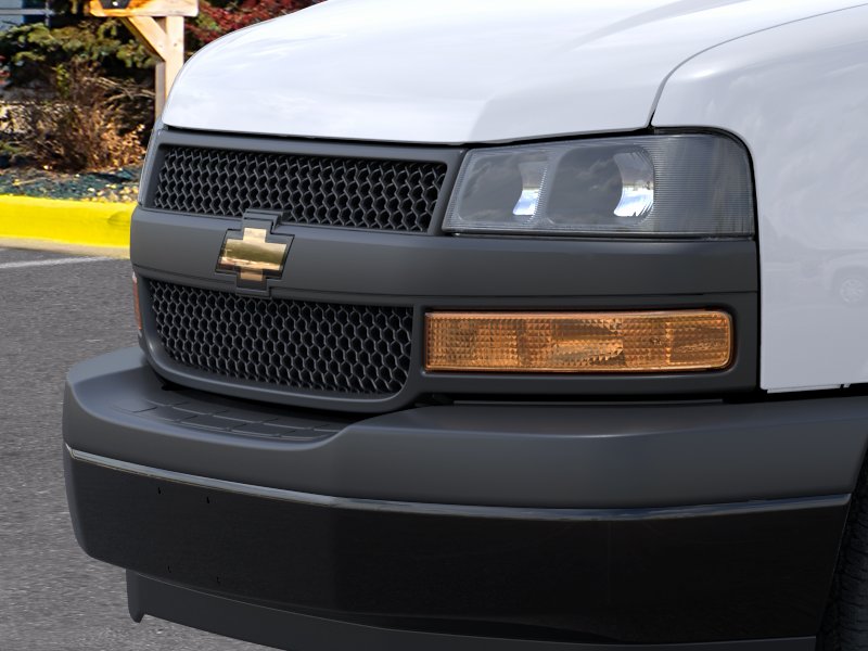 New 2026 Summit White Chevrolet WT image 37