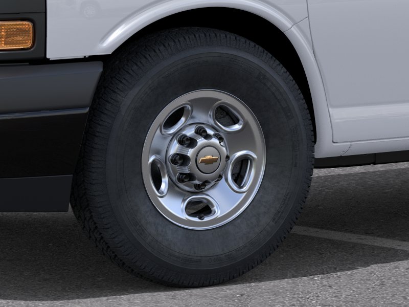 New 2026 Summit White Chevrolet WT image 33