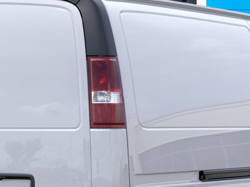 New 2026 Summit White Chevrolet WT image 35