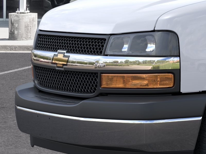 New 2026 Summit White Chevrolet WT image 52