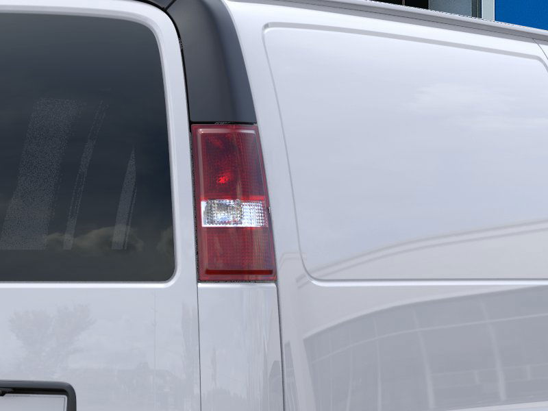 New 2025 Summit White Chevrolet WT image 35