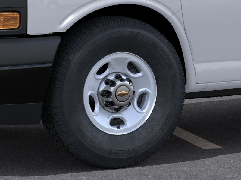 New 2026 Summit White Chevrolet 1WT image 33