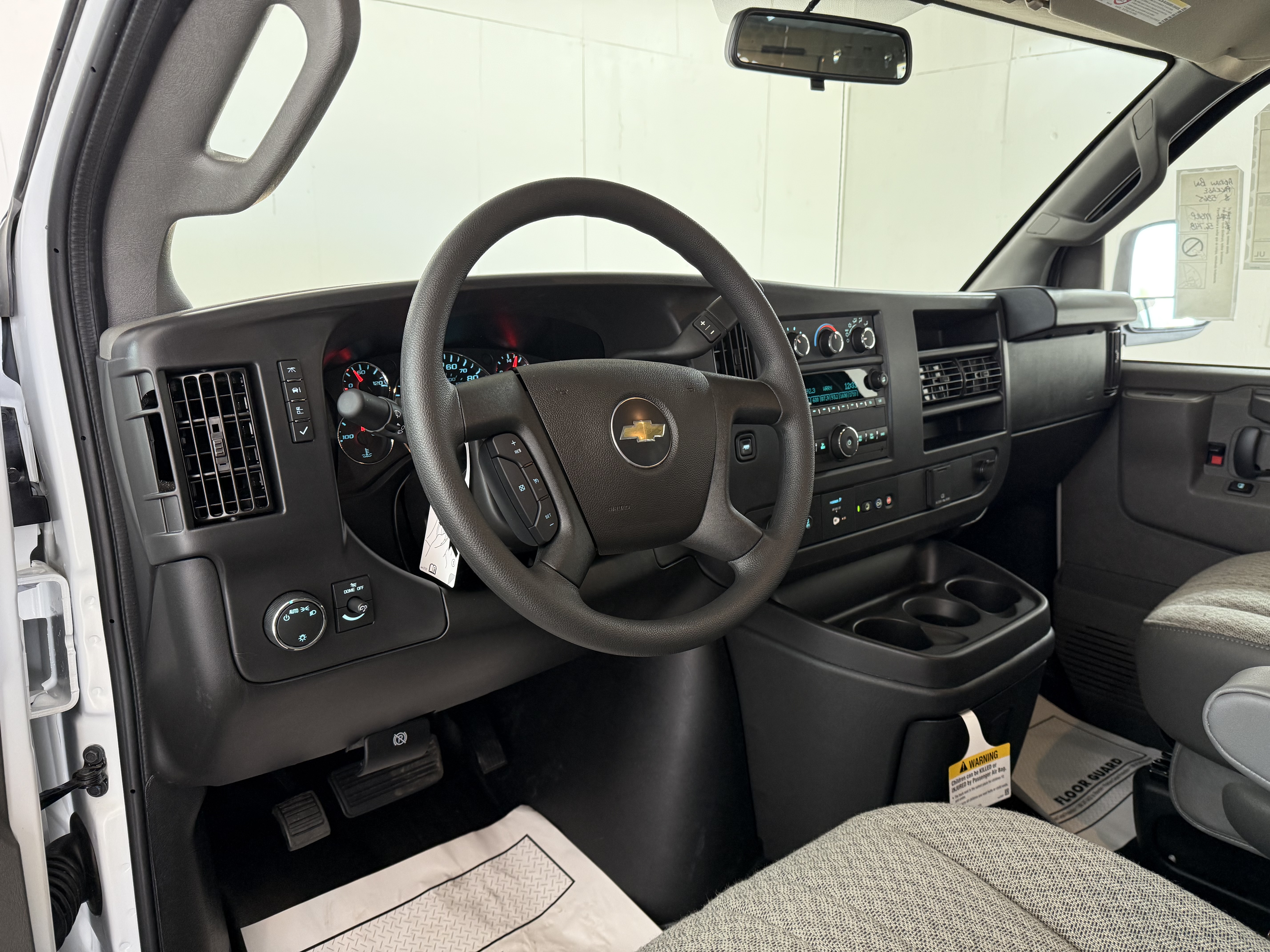 2025 Chevrolet Express Cargo Work Van - Photo 11