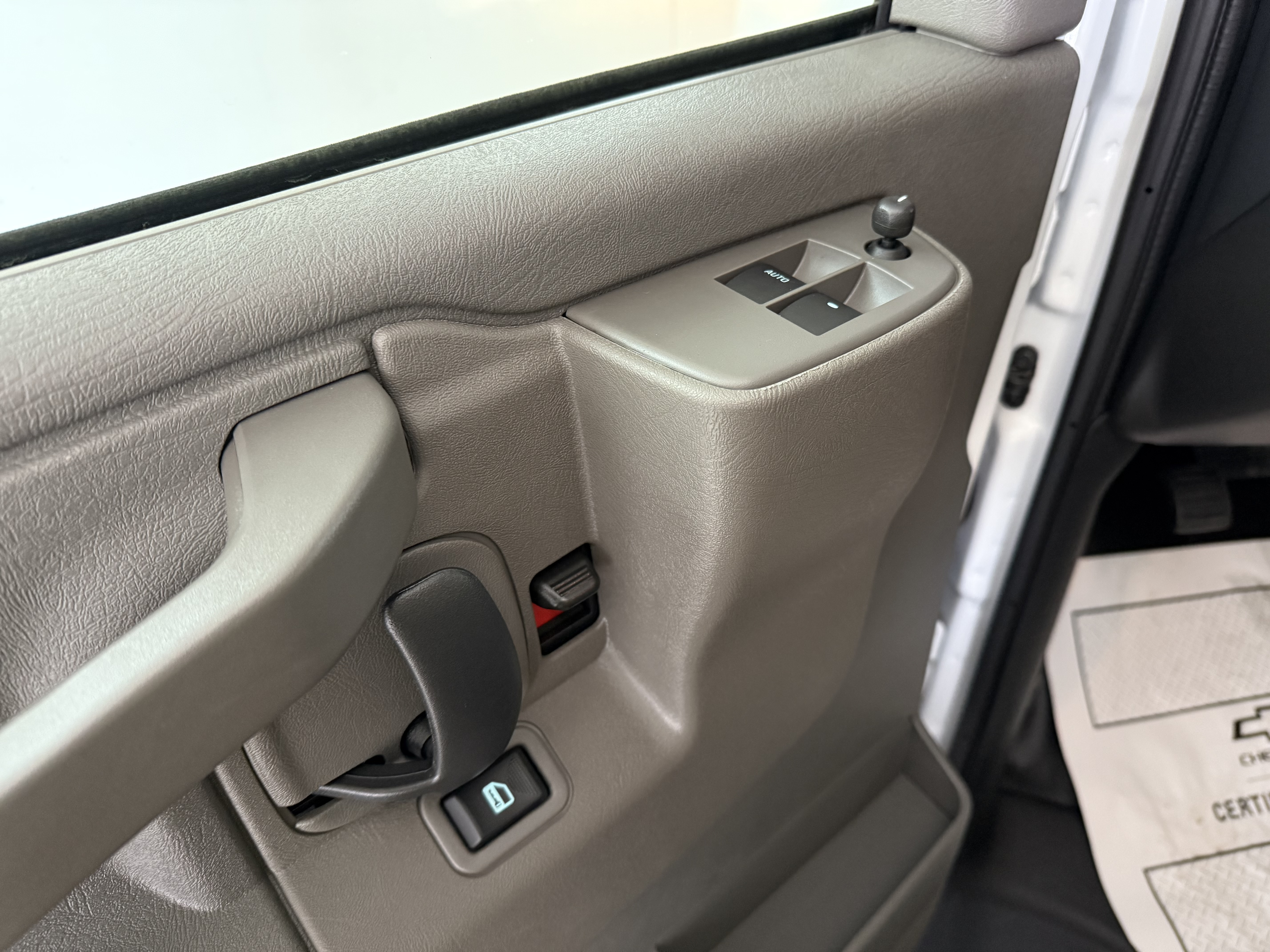 2025 Chevrolet Express Cargo Work Van - Photo 14