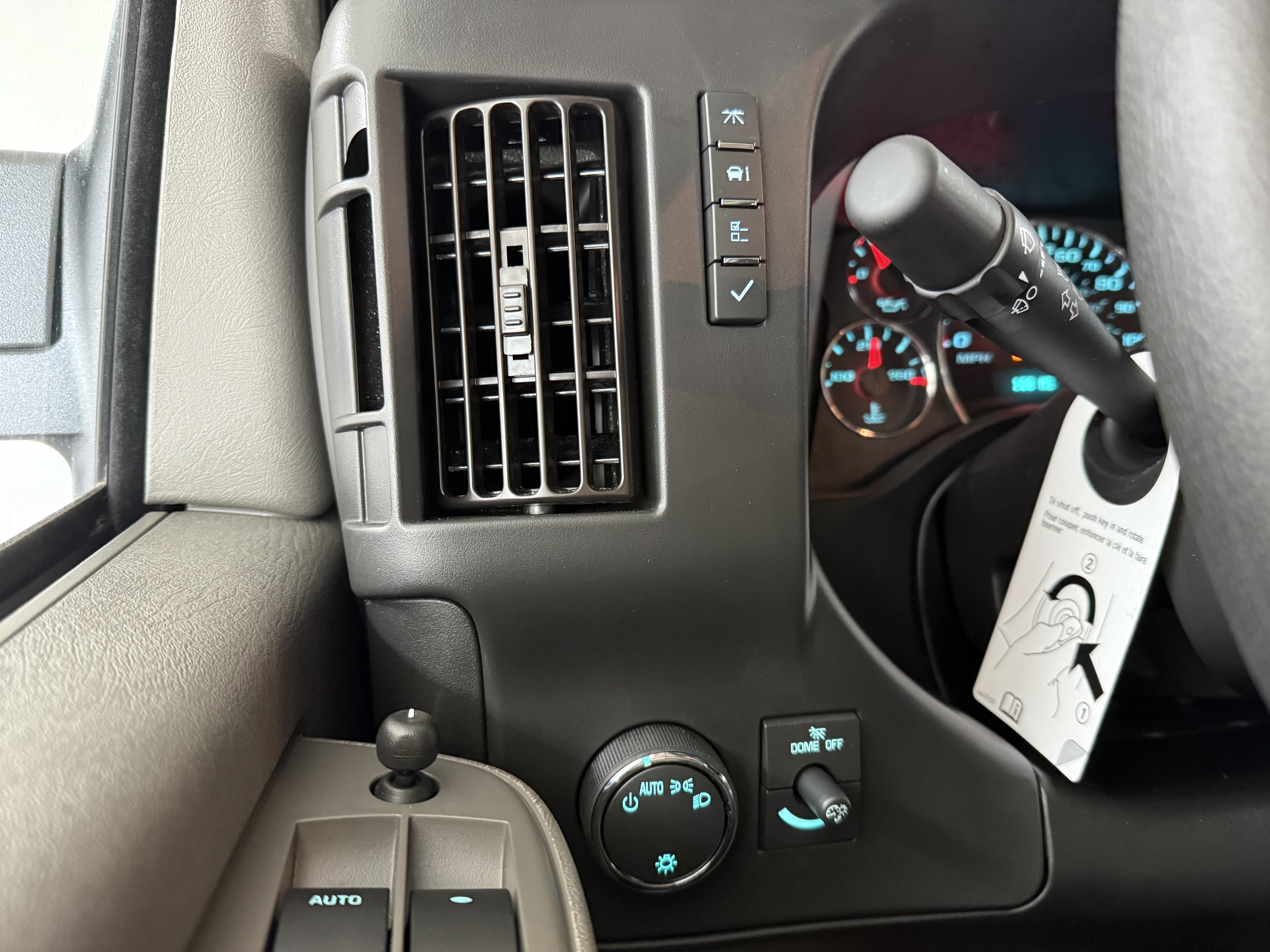 2025 Chevrolet Express Cargo Work Van - Photo 18