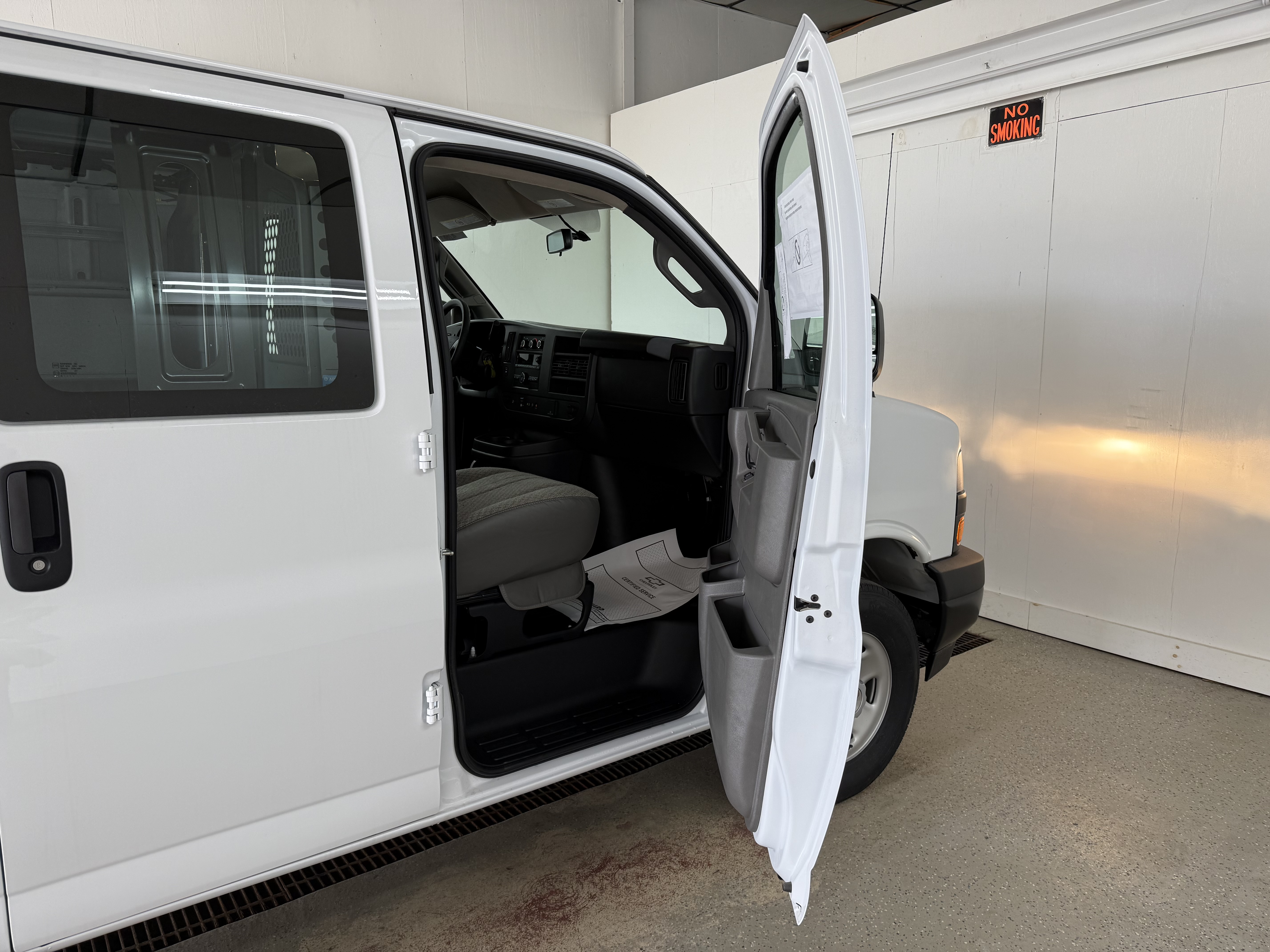 2025 Chevrolet Express Cargo Work Van - Photo 24