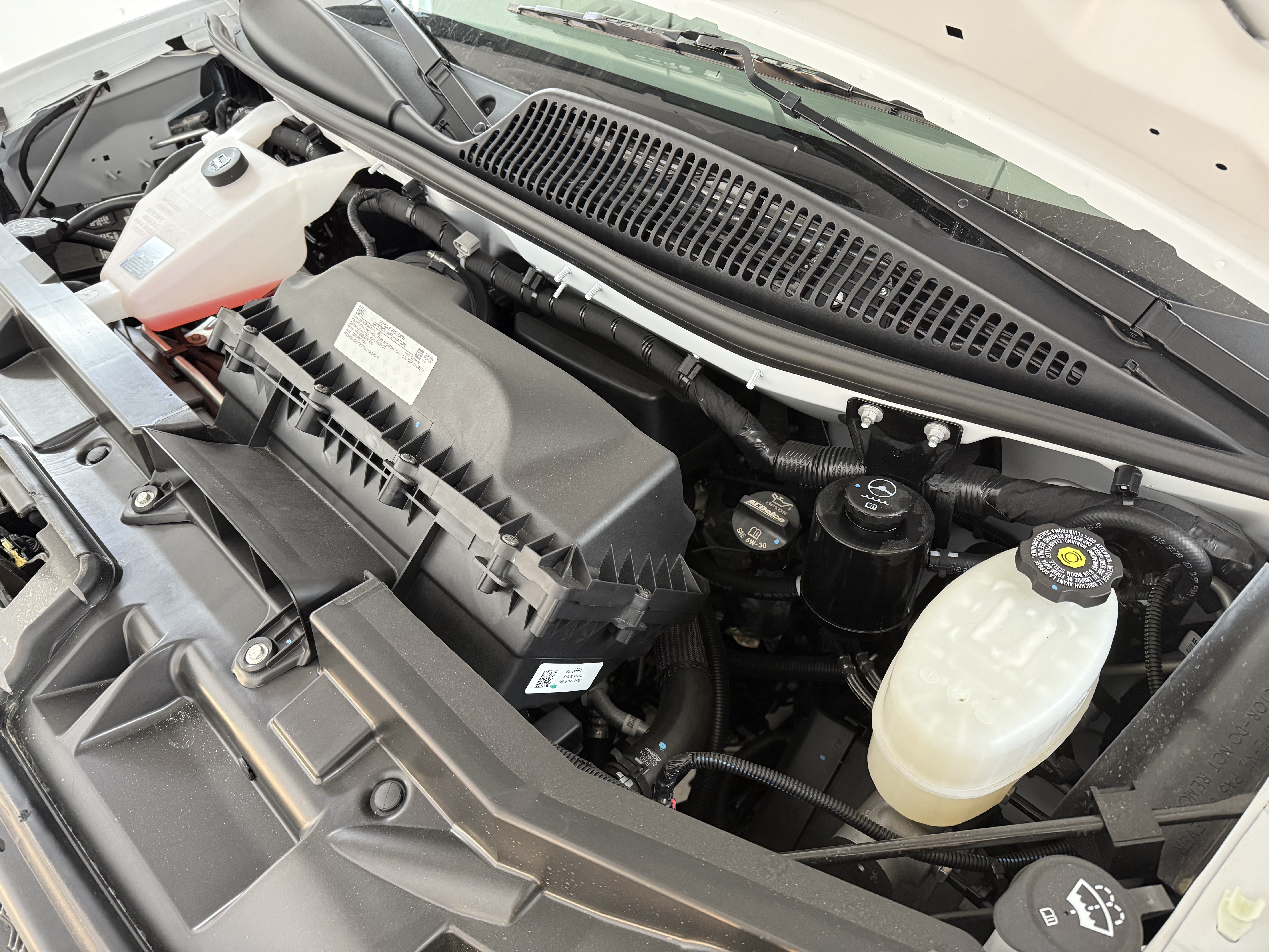 2025 Chevrolet Express Cargo Work Van - Photo 8