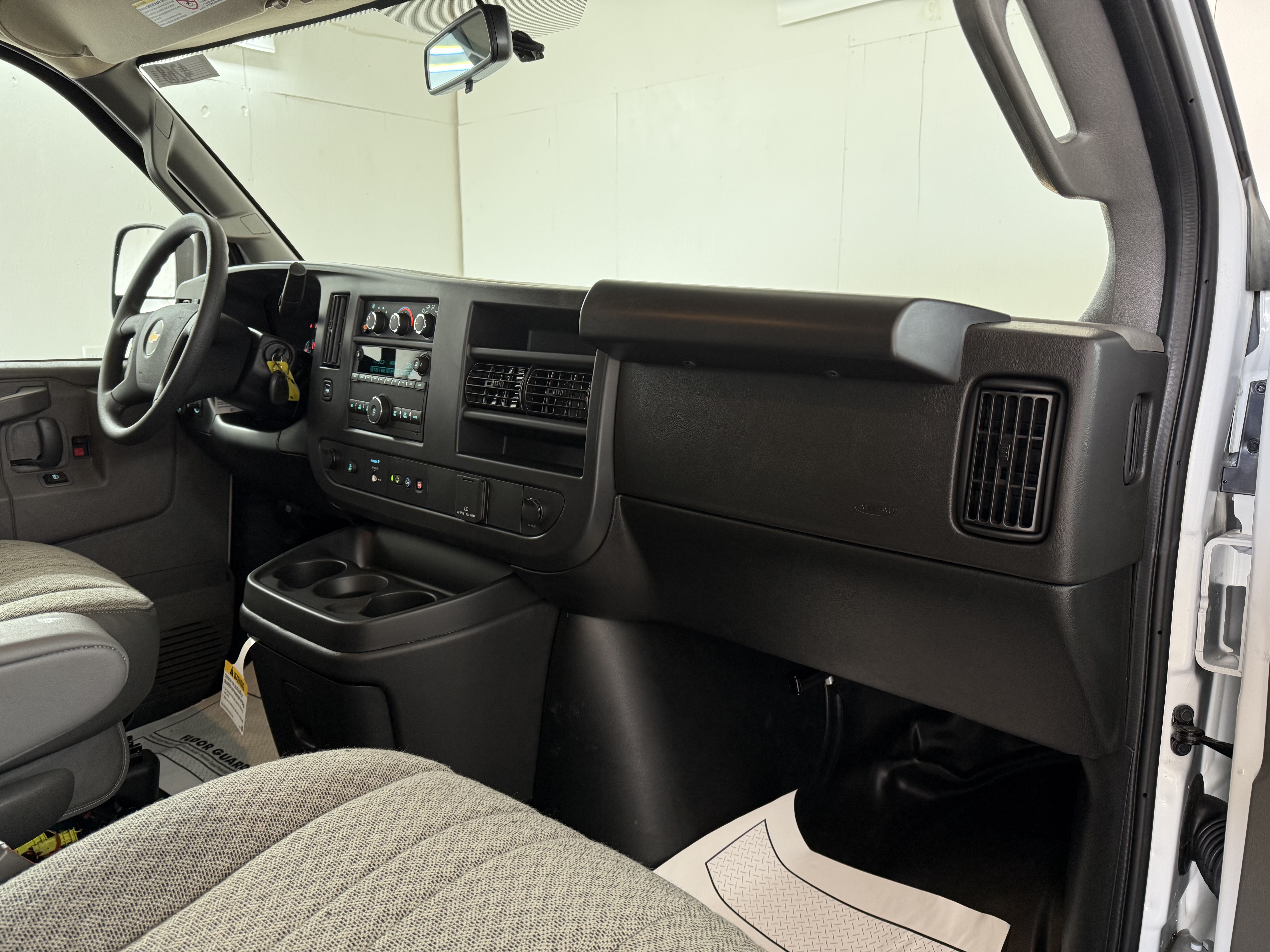 2025 Chevrolet Express Cargo Work Van - Photo 26