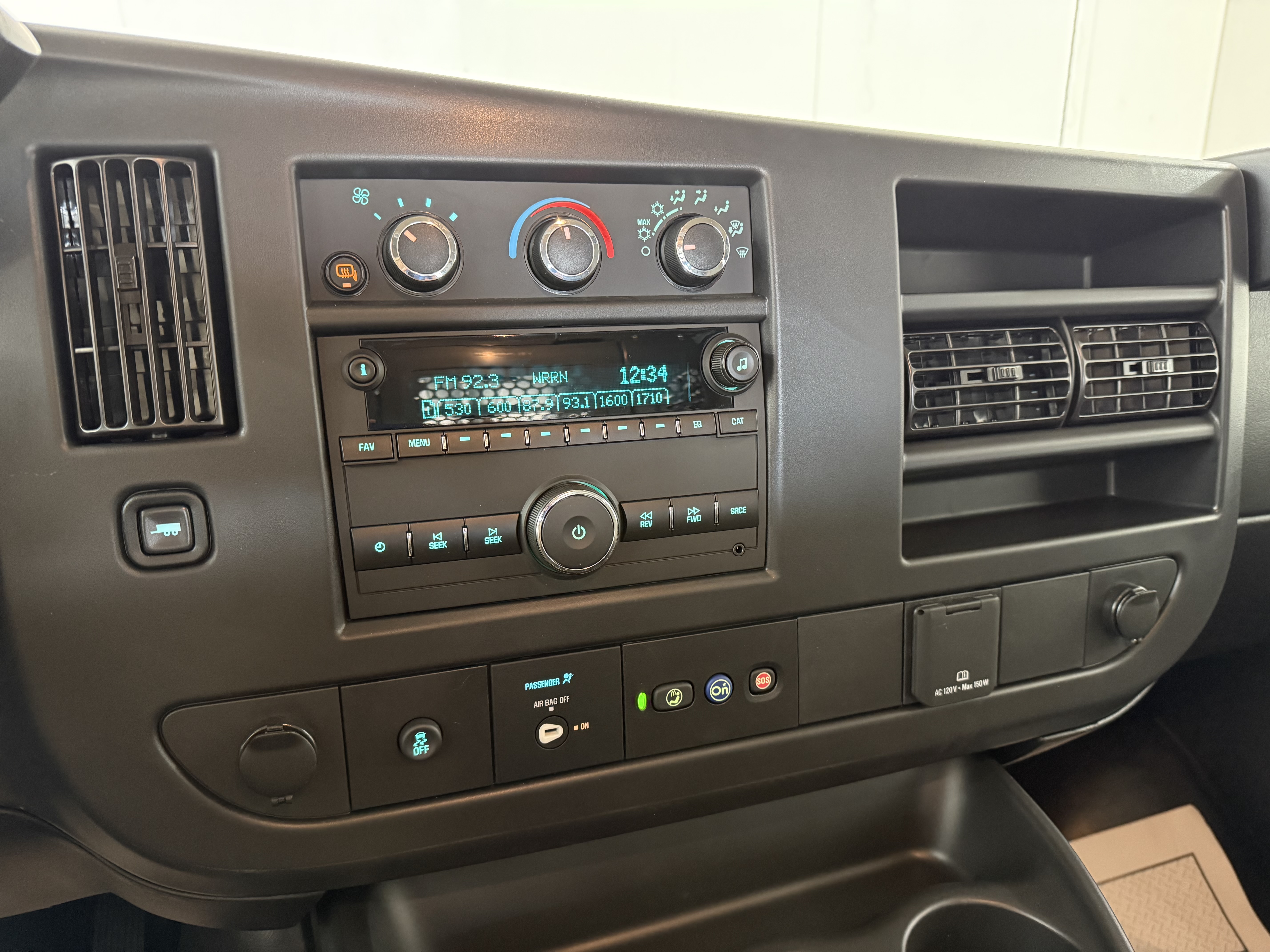 2025 Chevrolet Express Cargo Work Van - Photo 20