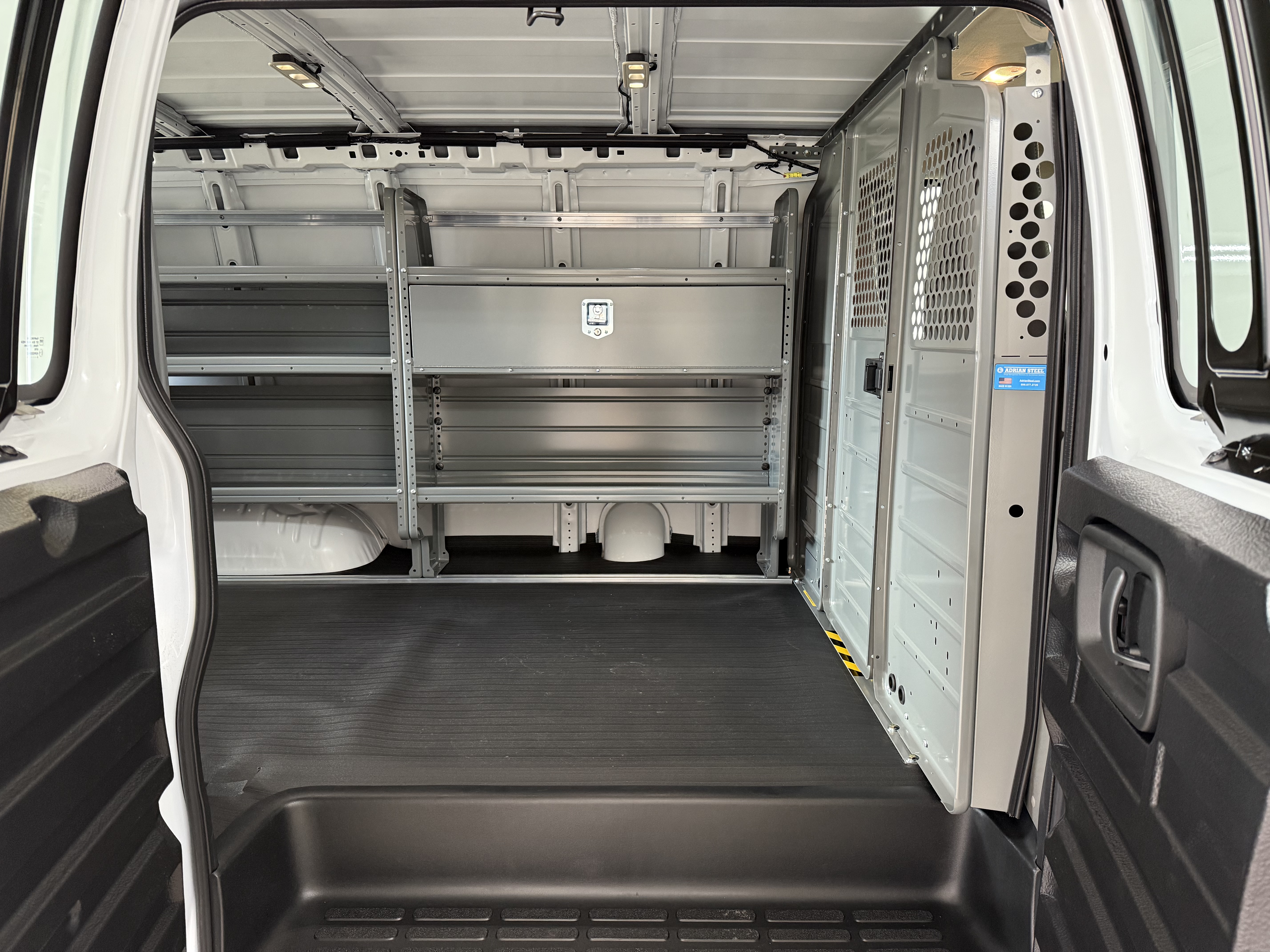 2025 Chevrolet Express Cargo Work Van - Photo 30