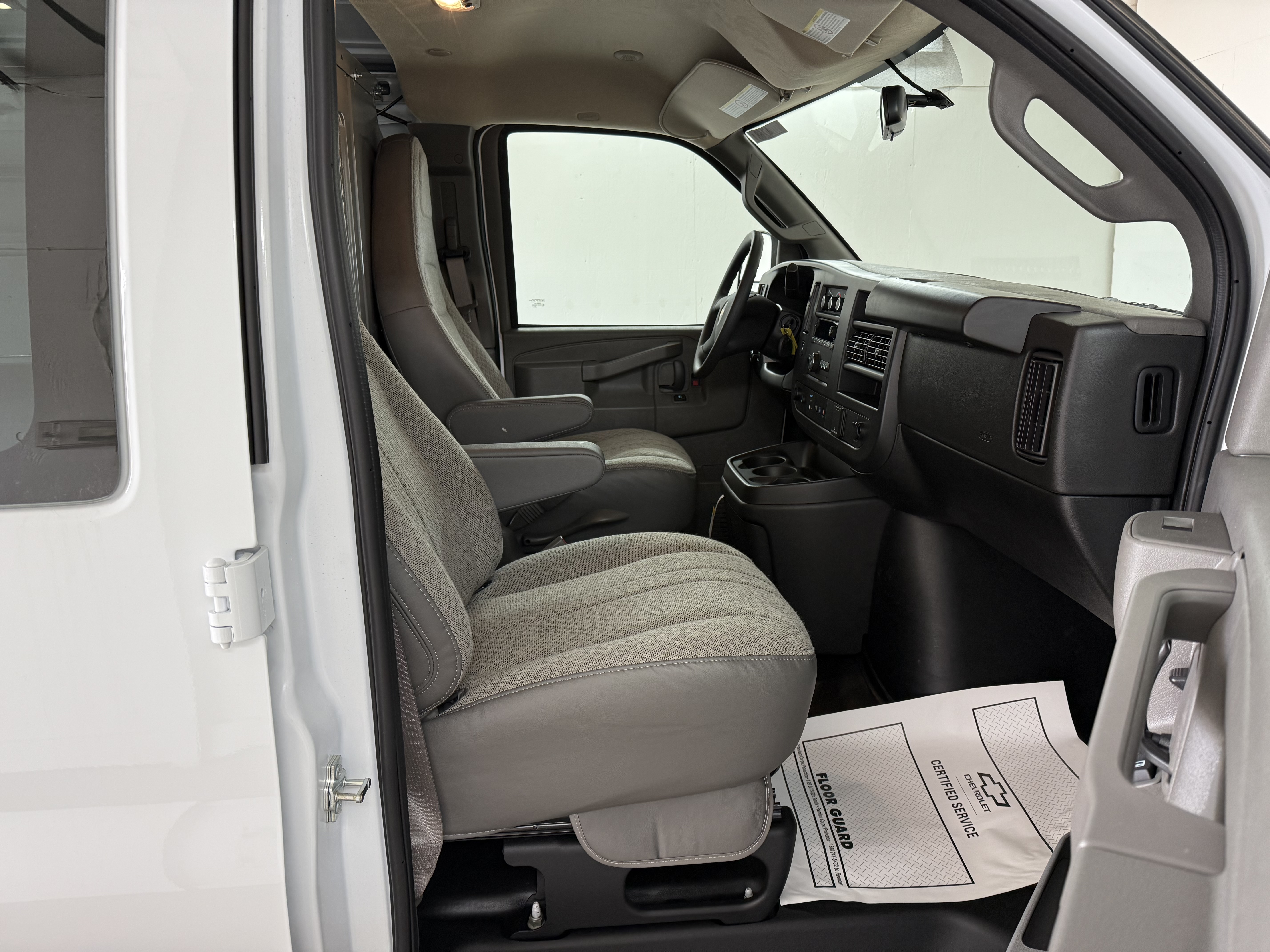 2025 Chevrolet Express Cargo Work Van - Photo 25