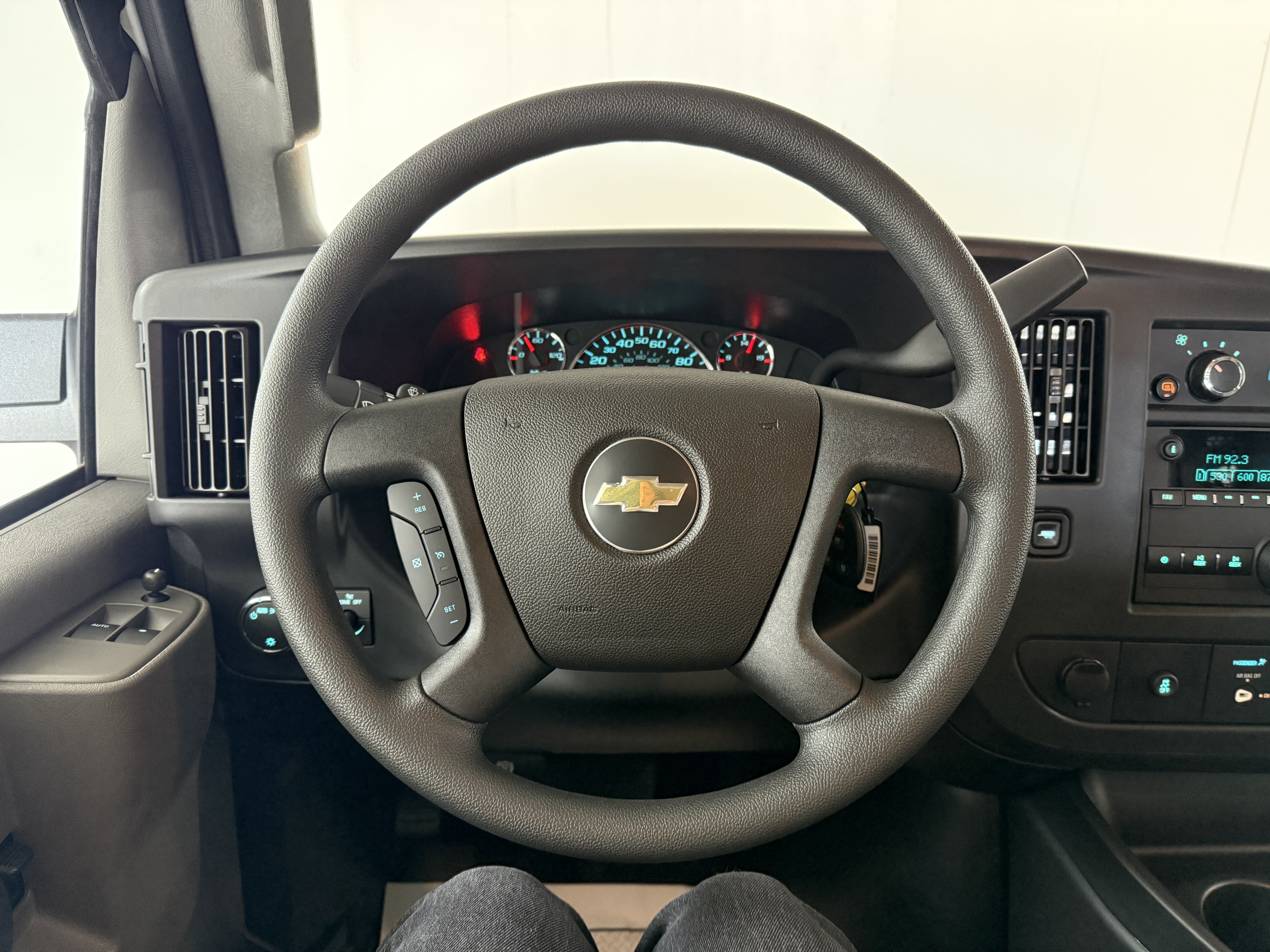 2025 Chevrolet Express Cargo Work Van - Photo 15