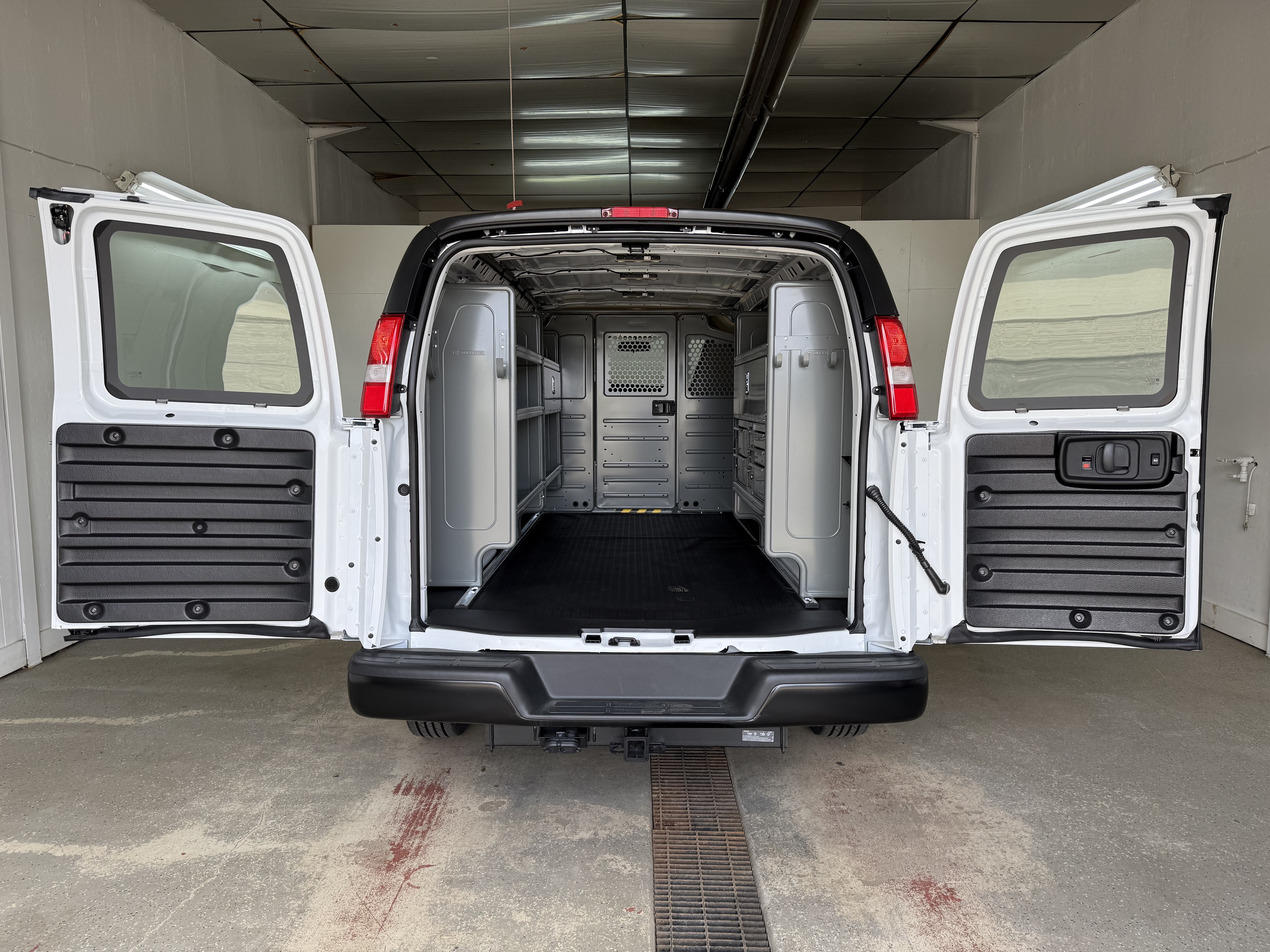 2025 Chevrolet Express Cargo Work Van - Photo 34