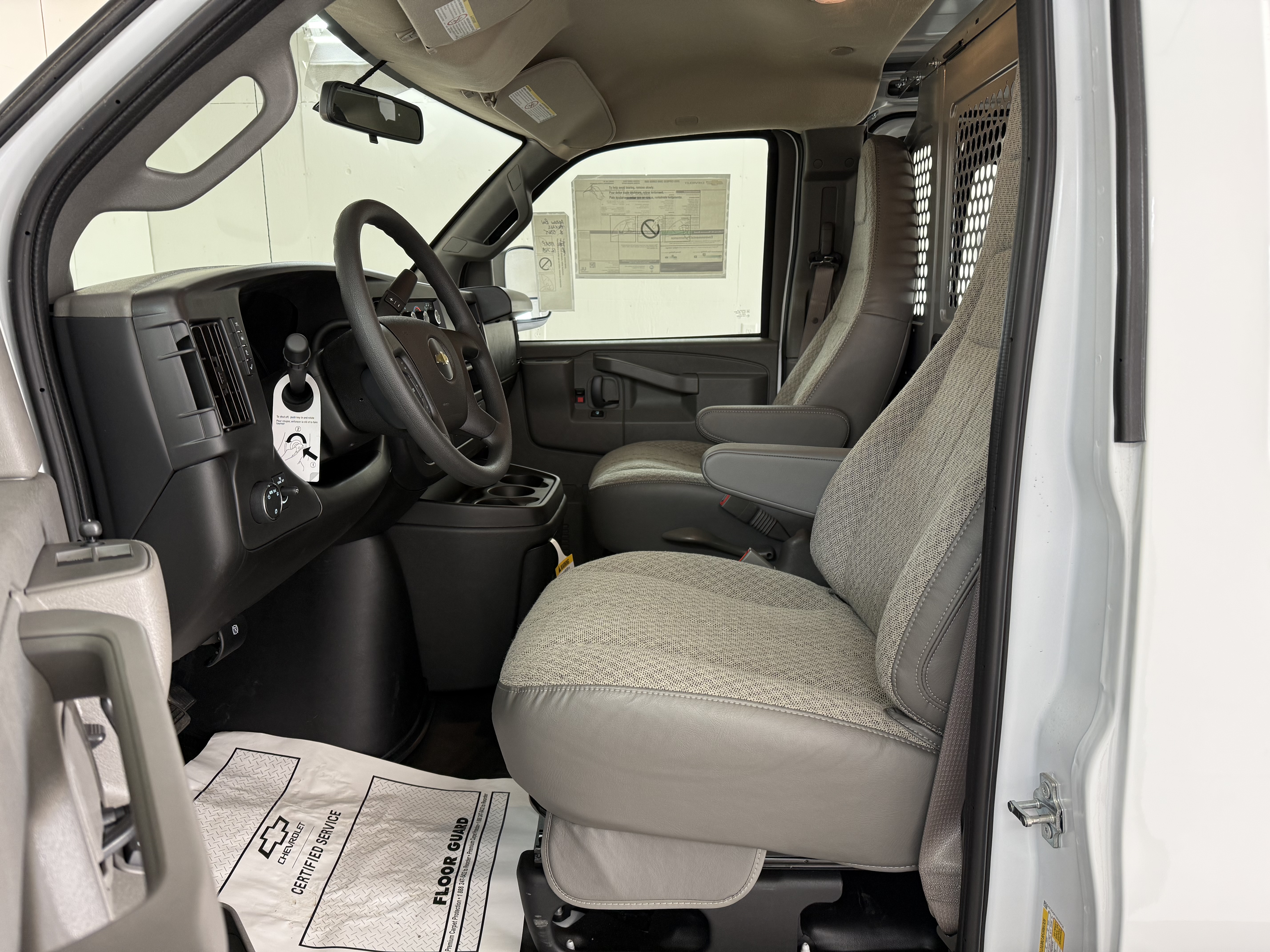 2025 Chevrolet Express Cargo Work Van - Photo 10