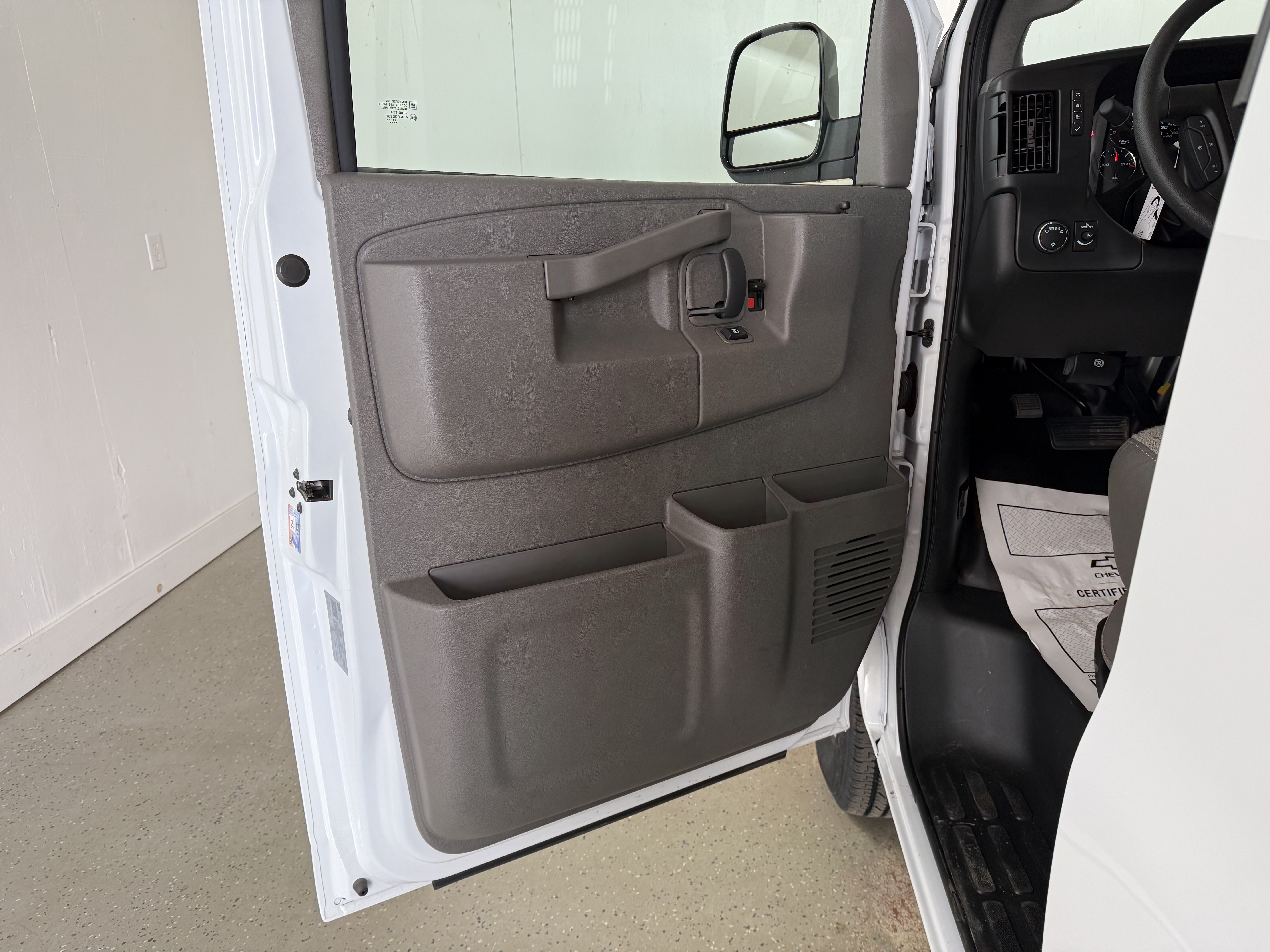 2025 Chevrolet Express Cargo Work Van - Photo 13