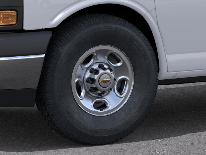 New 2026 Summit White Chevrolet WT image 37