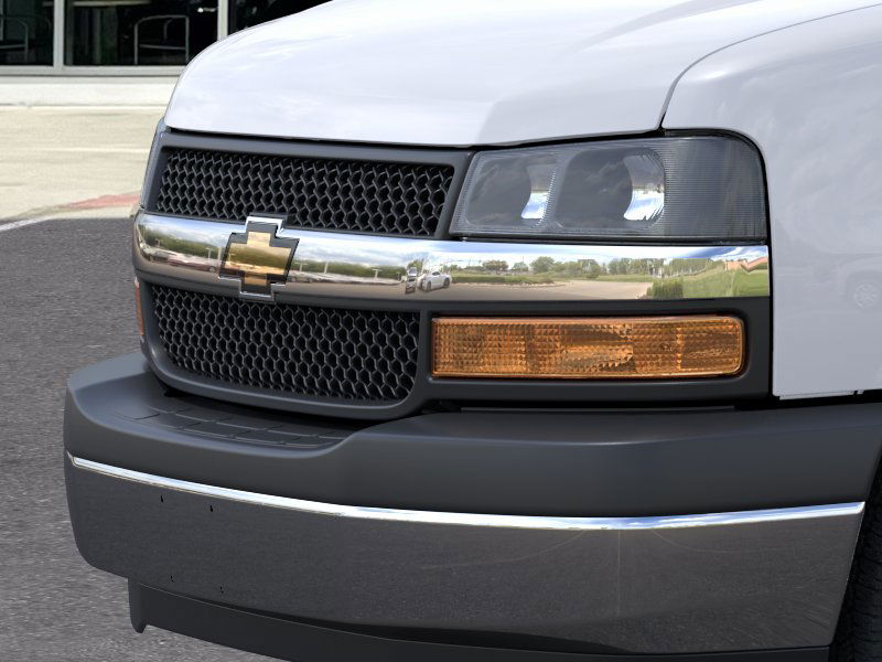 New 2025 Summit White Chevrolet WT image 57