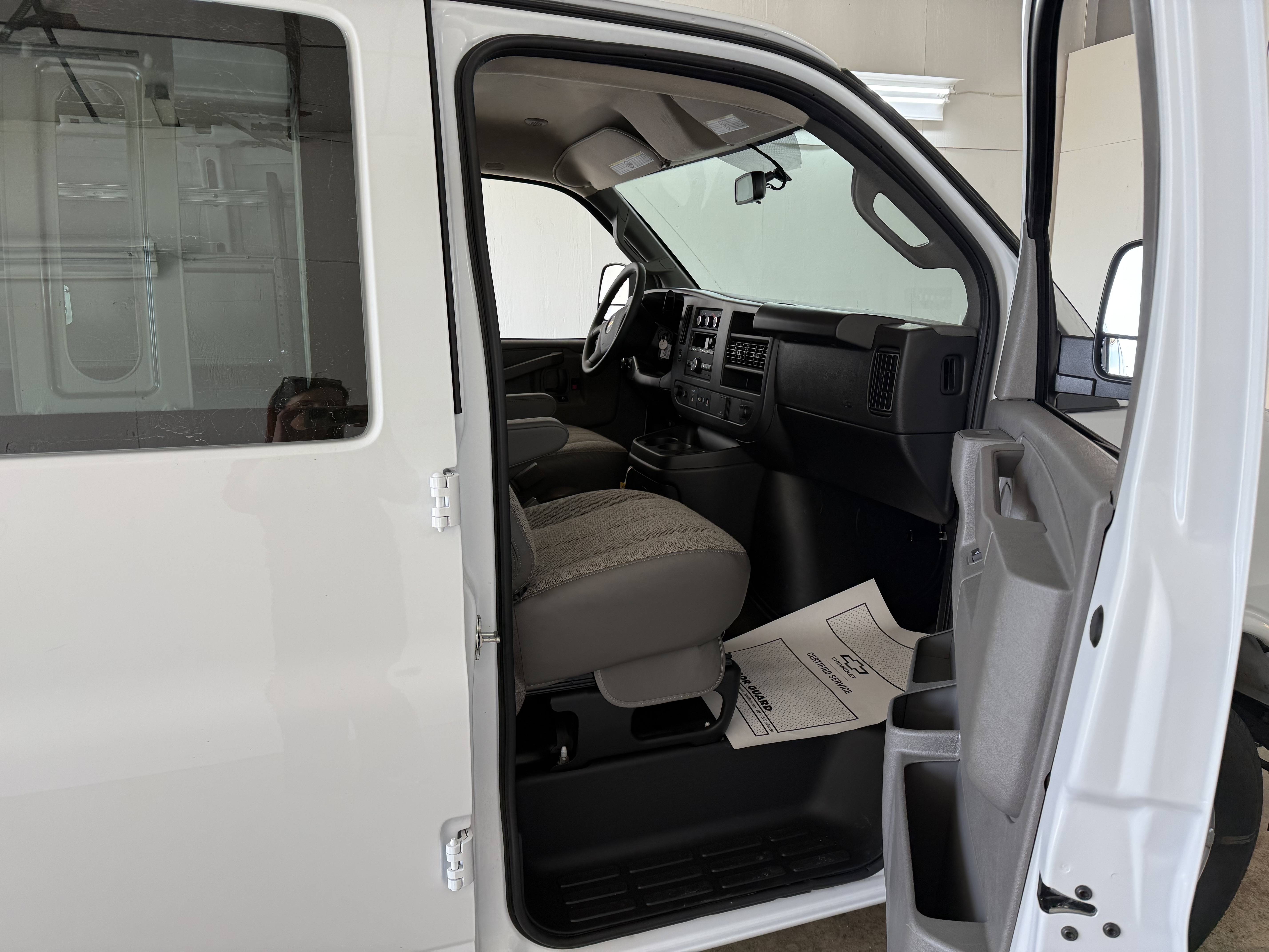 2025 Chevrolet Express Cargo Work Van - Photo 26