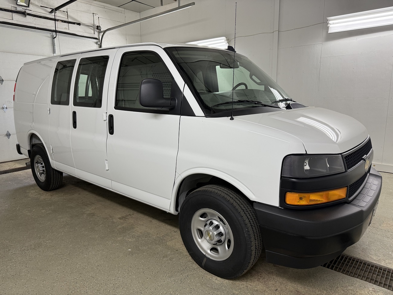 2025 Chevrolet Express Cargo Work Van's photo