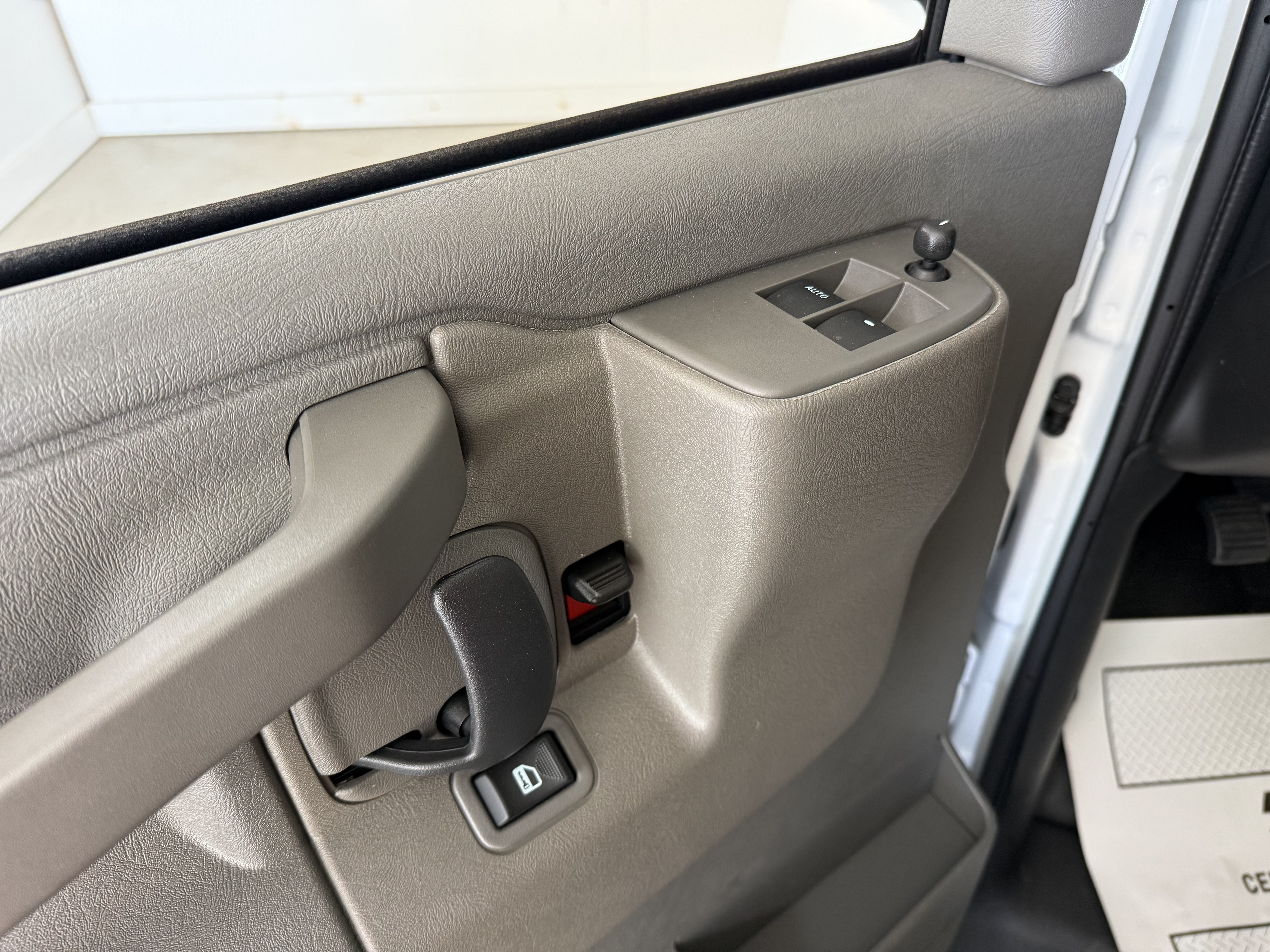 2025 Chevrolet Express Cargo Work Van - Photo 15