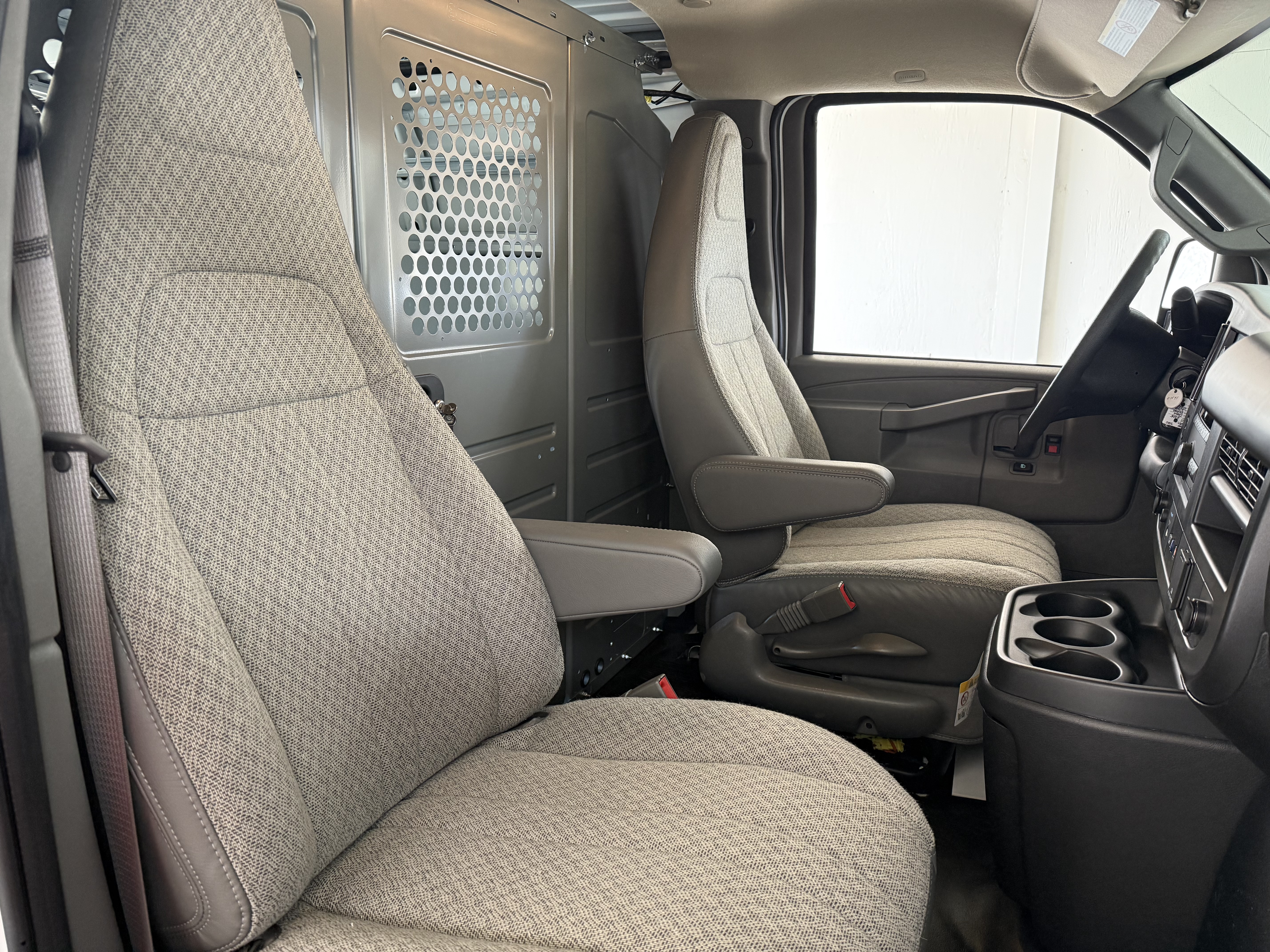 2025 Chevrolet Express Cargo Work Van - Photo 29