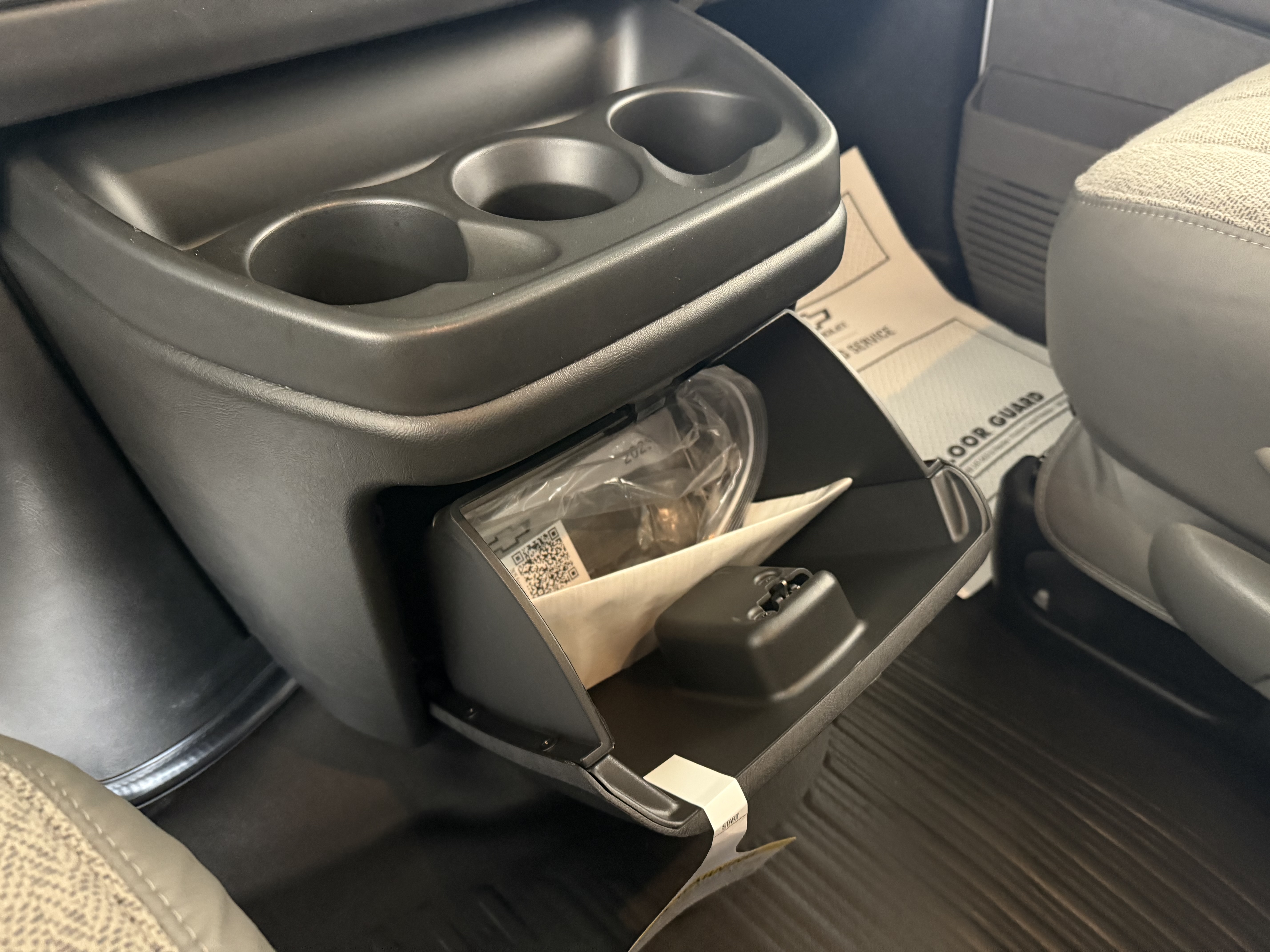 2025 Chevrolet Express Cargo Work Van - Photo 24