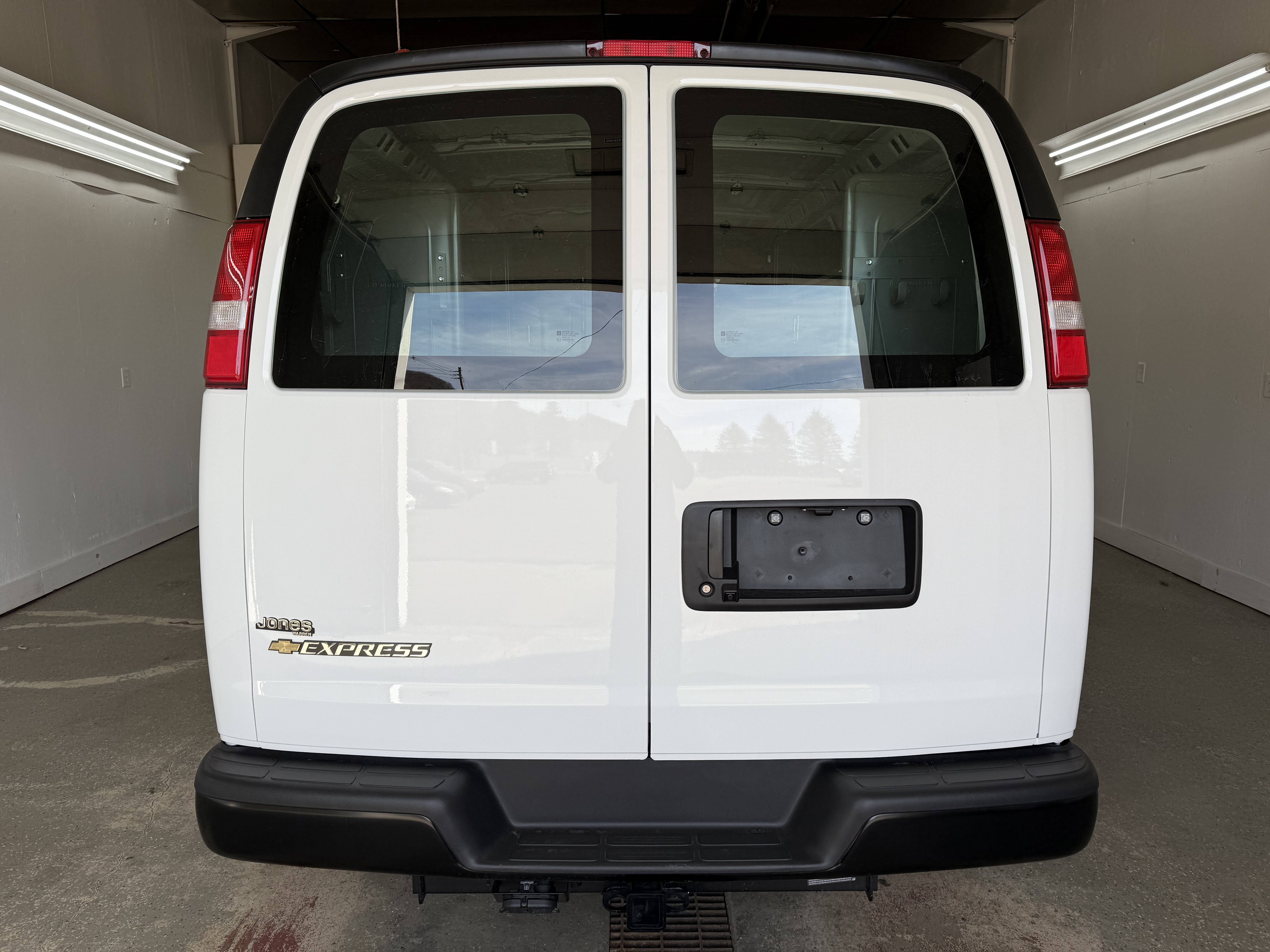 2025 Chevrolet Express Cargo Work Van - Photo 5