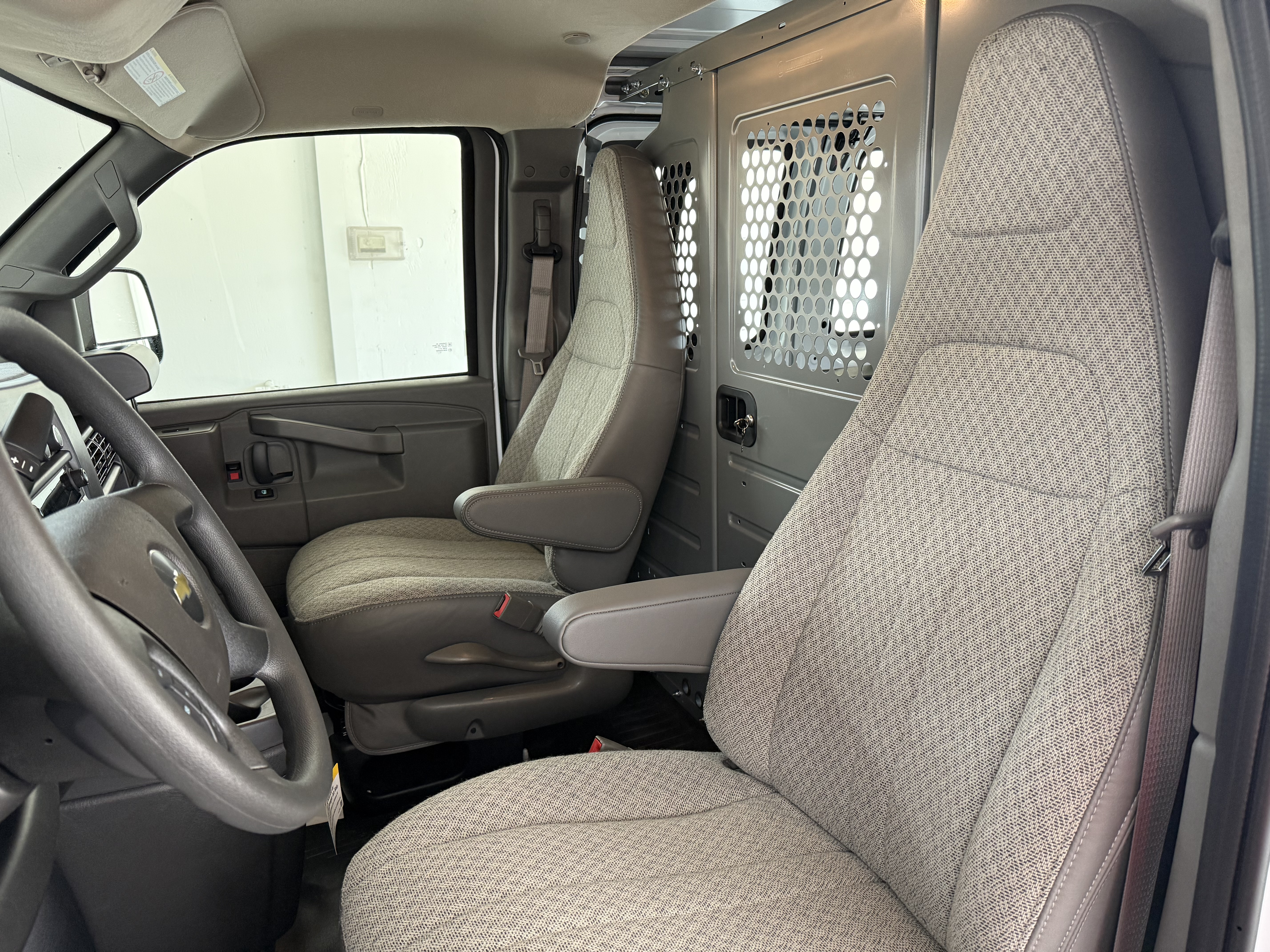 2025 Chevrolet Express Cargo Work Van - Photo 13