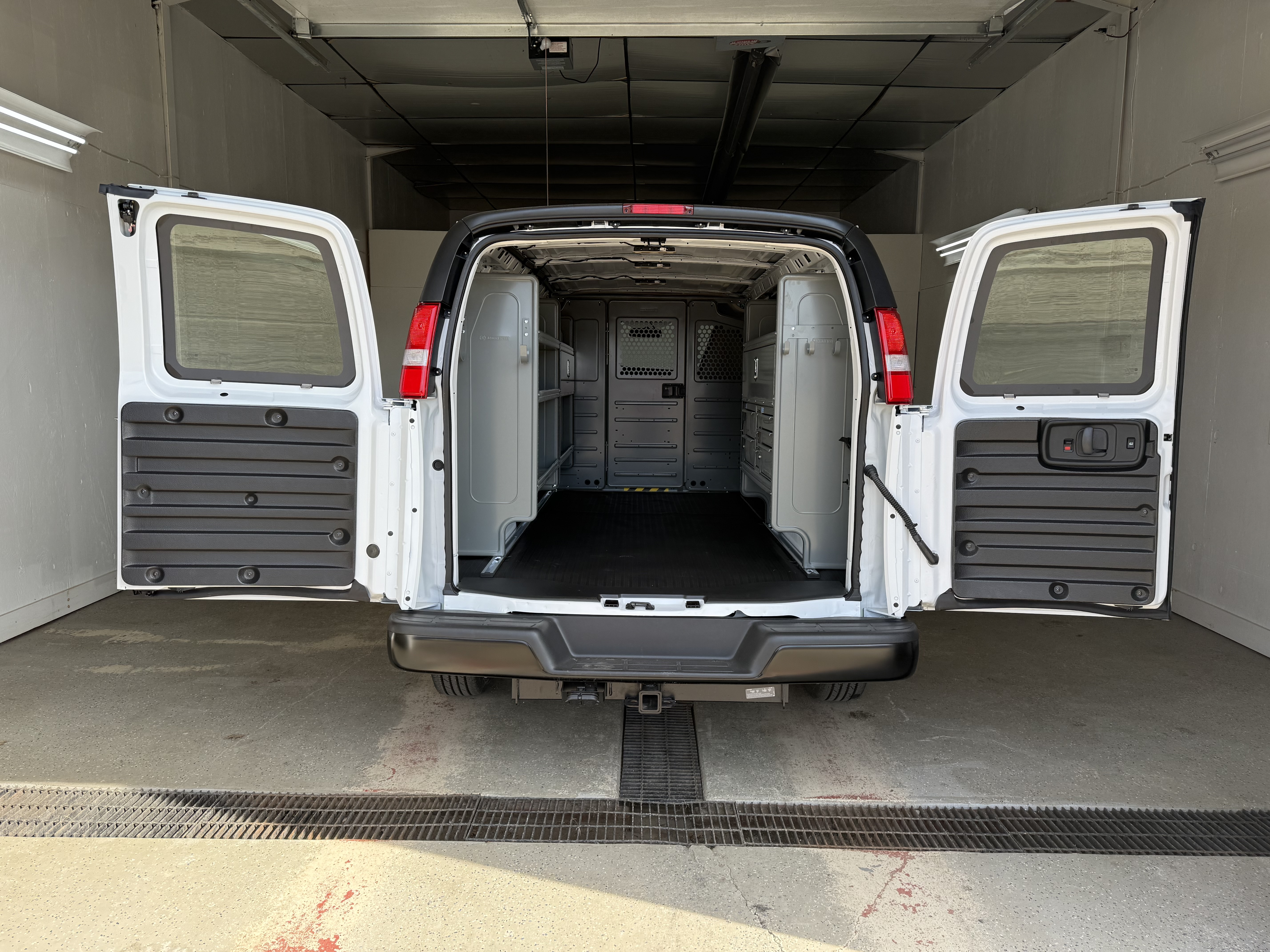 2025 Chevrolet Express Cargo Work Van - Photo 36