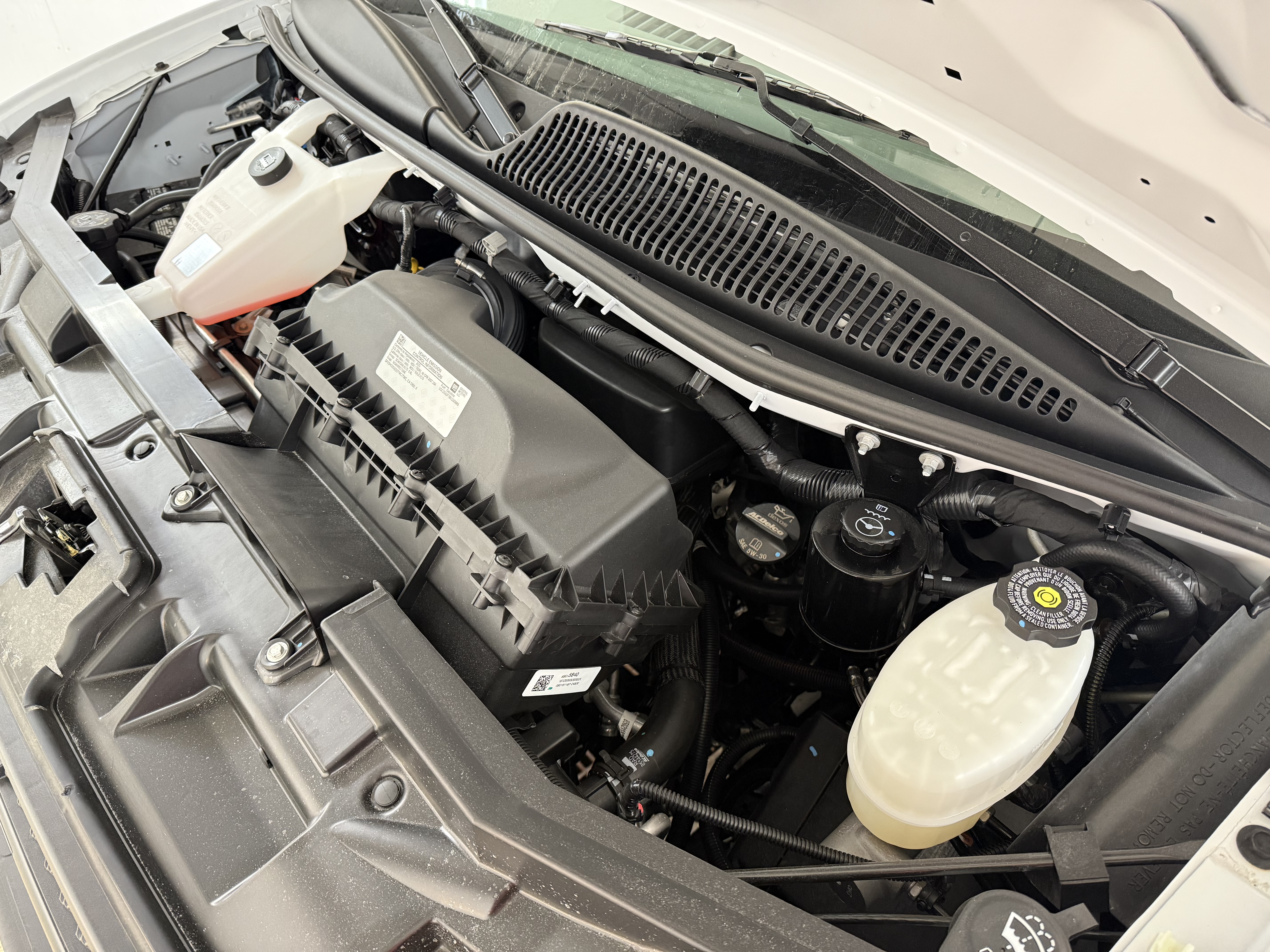 2025 Chevrolet Express Cargo Work Van - Photo 9